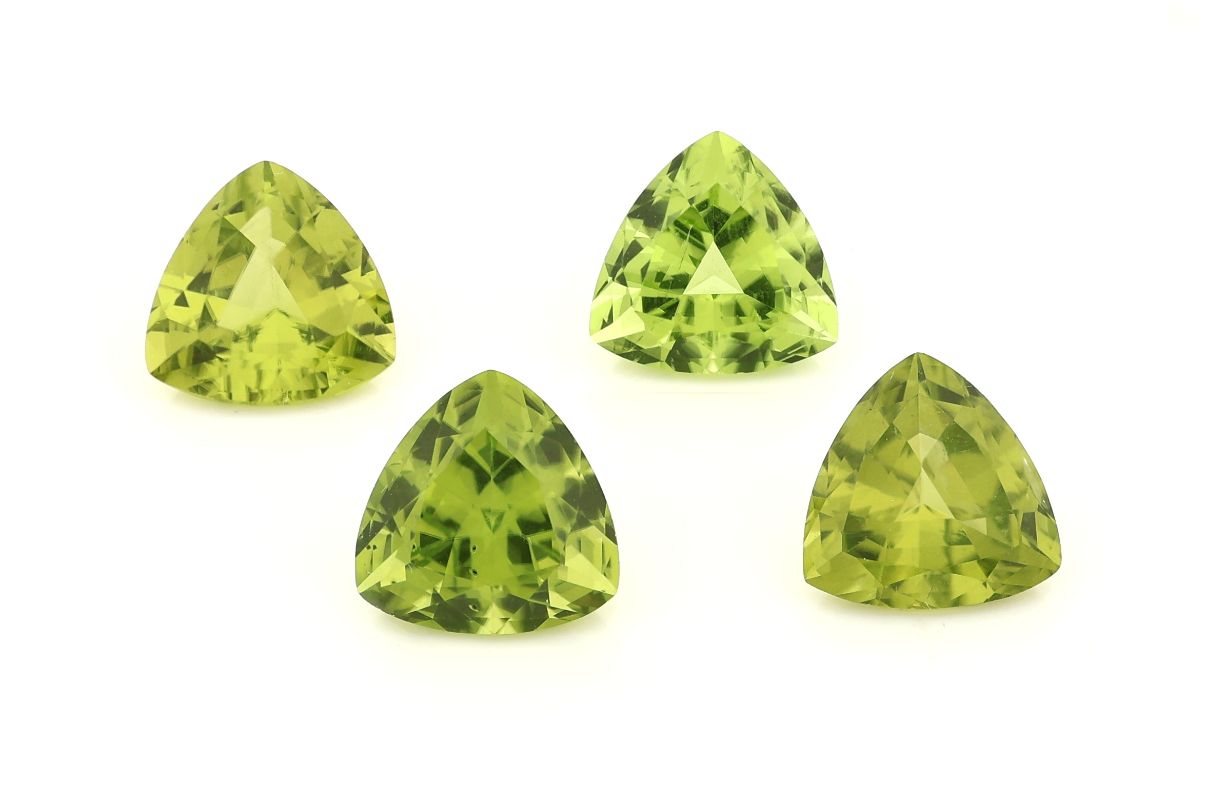 Lot 2 lose facett. Peridot-Paare, zus. 7.44 ct, Triangel im Scherenschliff