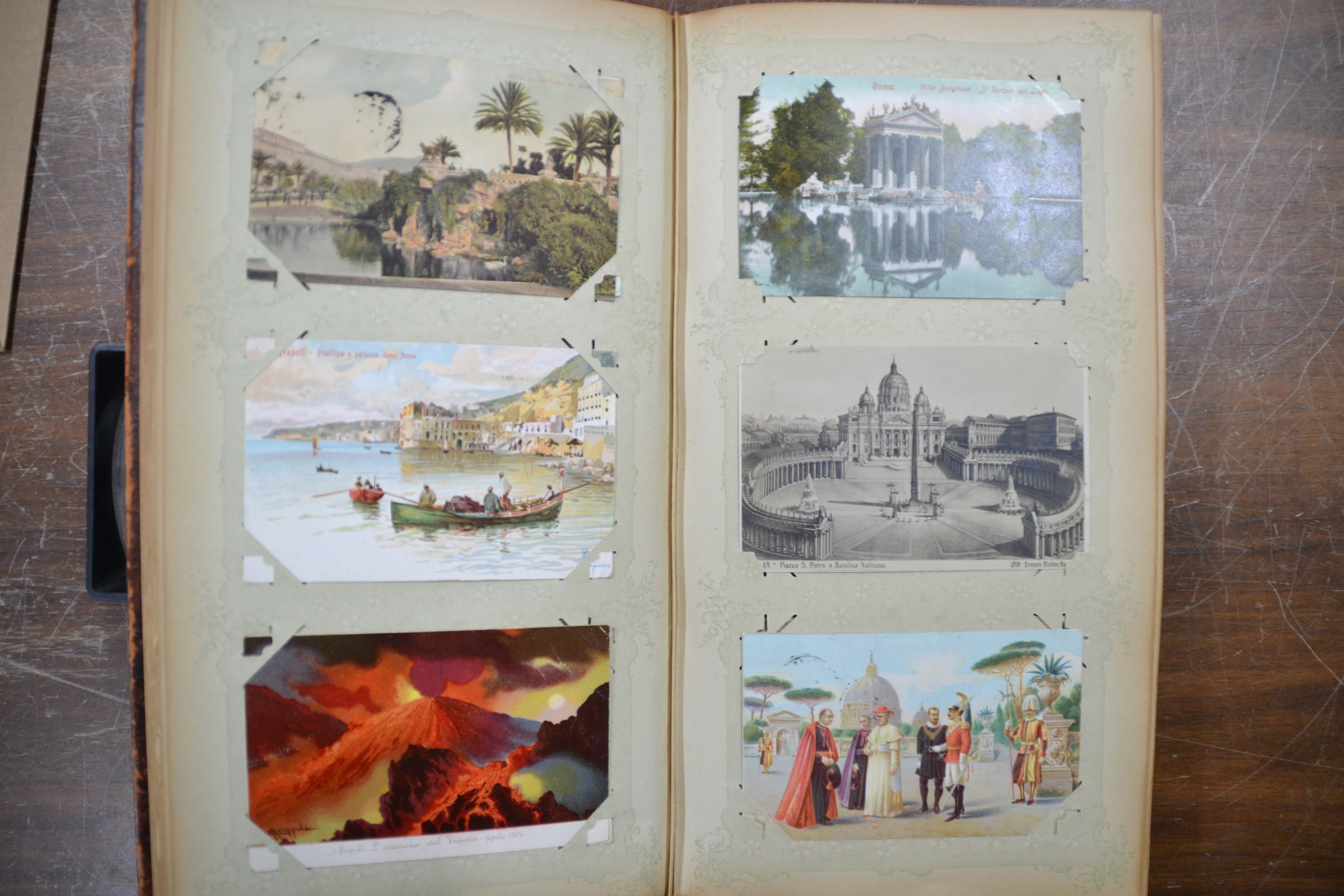 Detail f: Postkartenalbum, deutsch, 1880er bis 1900er-Jahre, ledergebundenes Album um 1900,lädiert, ca. 199 Post- und Ansichtskarten aus Europa mit ...