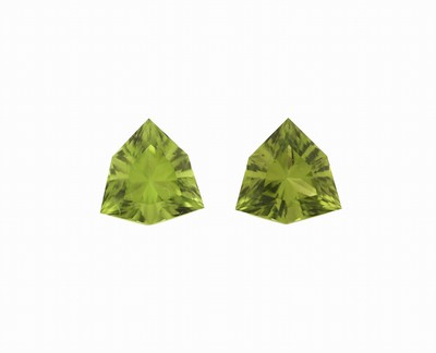 Image Lot 2 lose facett. Peridots , zus. 2.68 ct, facett. Fantasieschliff, im Scherenschliff ...