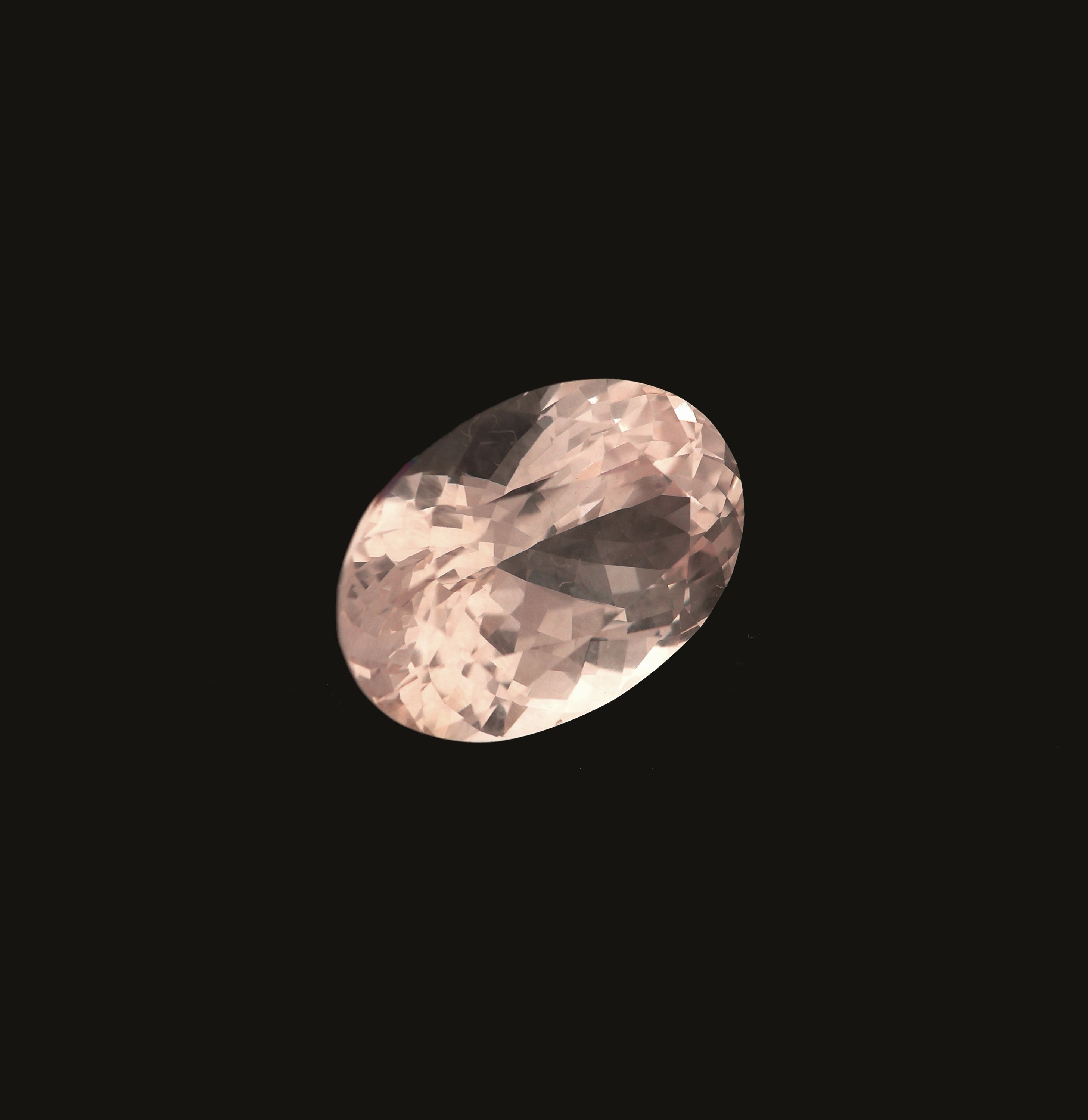 Detail a: Loser ovalfacett. Pink Saphir, 3.407 ct, 10.57 x 7.51 x 5.36 mm, natural sapphire, light Pink, mit Bellerophon Expertise