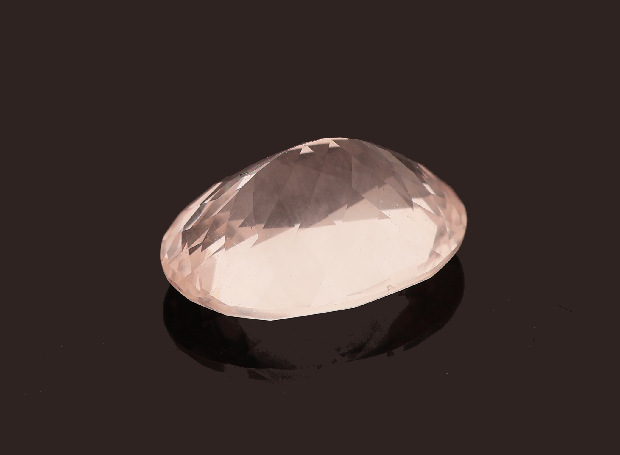 Detail d: Loser ovalfacett. Pink Saphir, 3.407 ct, 10.57 x 7.51 x 5.36 mm, natural sapphire, light Pink, mit Bellerophon Expertise