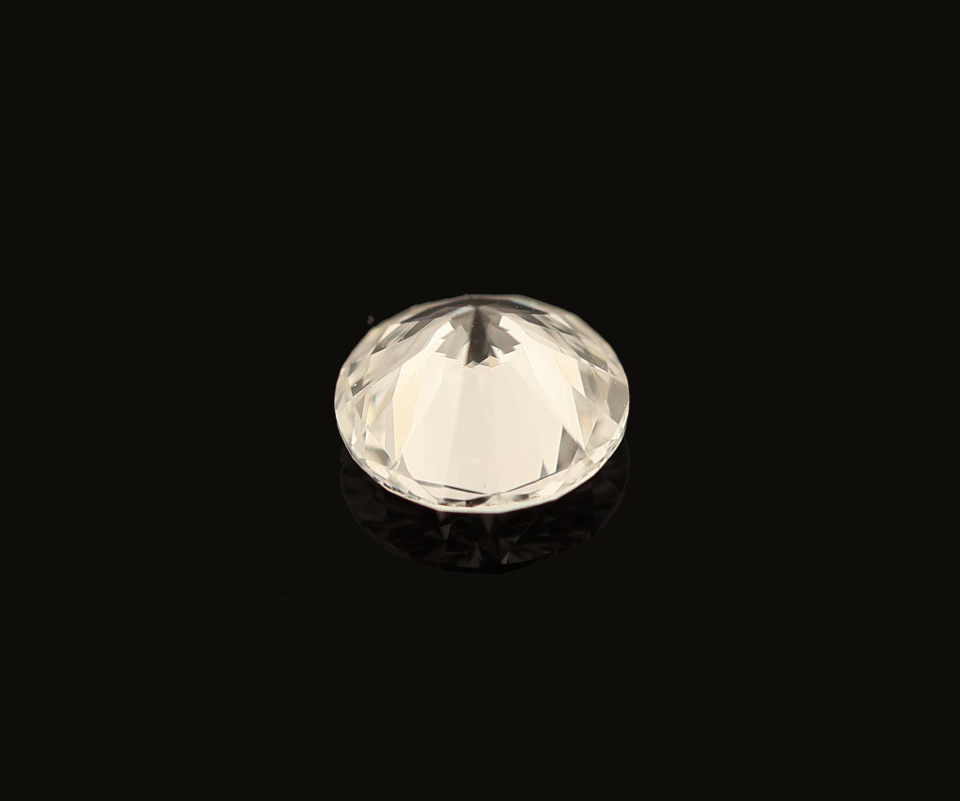 Detail a: Loser Brillant 0.36 ct feines Weiß(F)/si1, 4.57 x 4.60 x 2.76 mm, Politur und Symmetrie sehr gut, GIA Expertise anbei