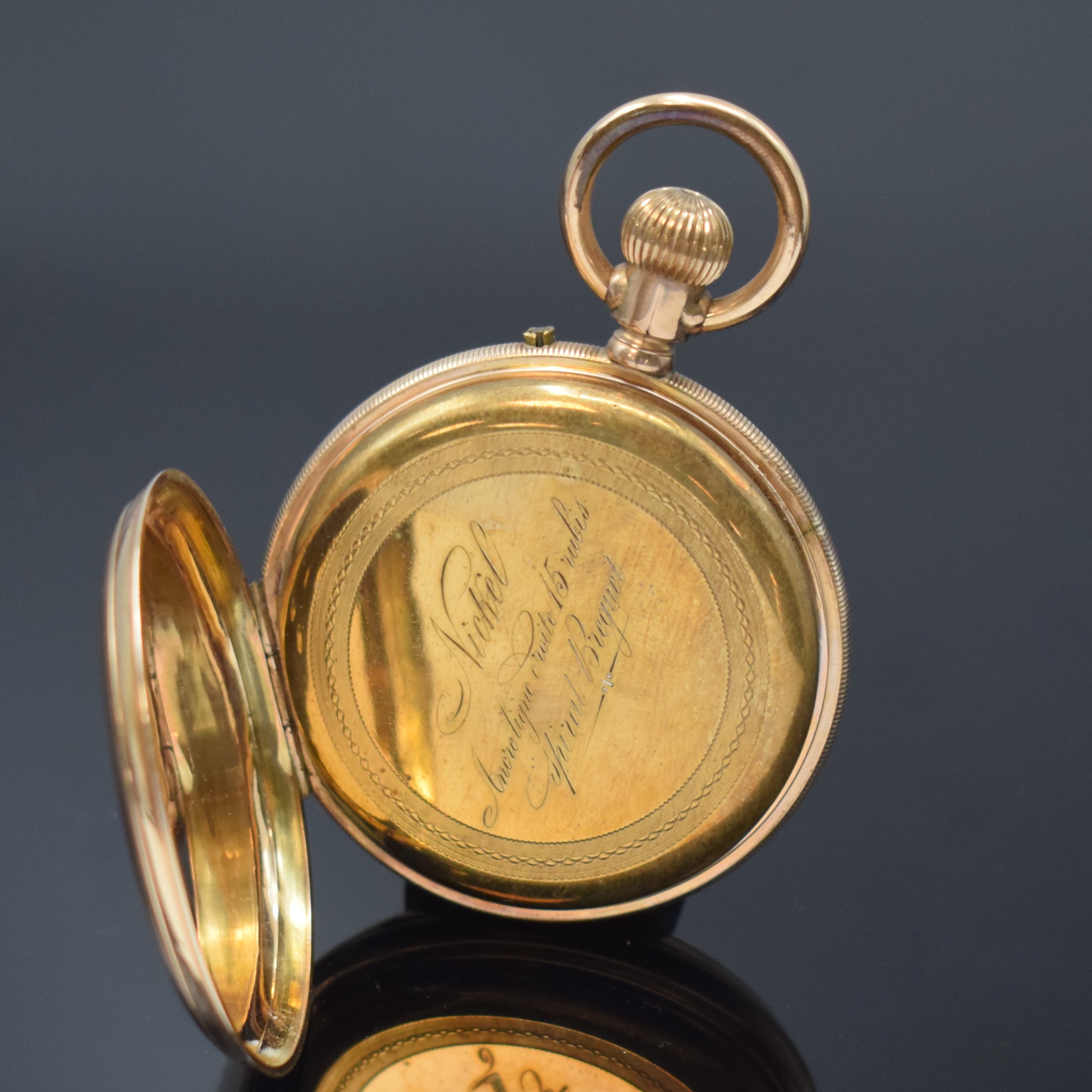 Detail d: Savonette Herrentaschenuhr in RG 585/000, Schweiz um 1890, guill. 2-Deckel Goldgeh. altersbed. ber./dell., Münzrand, Emailzifferbl. m. röm. Std. ...