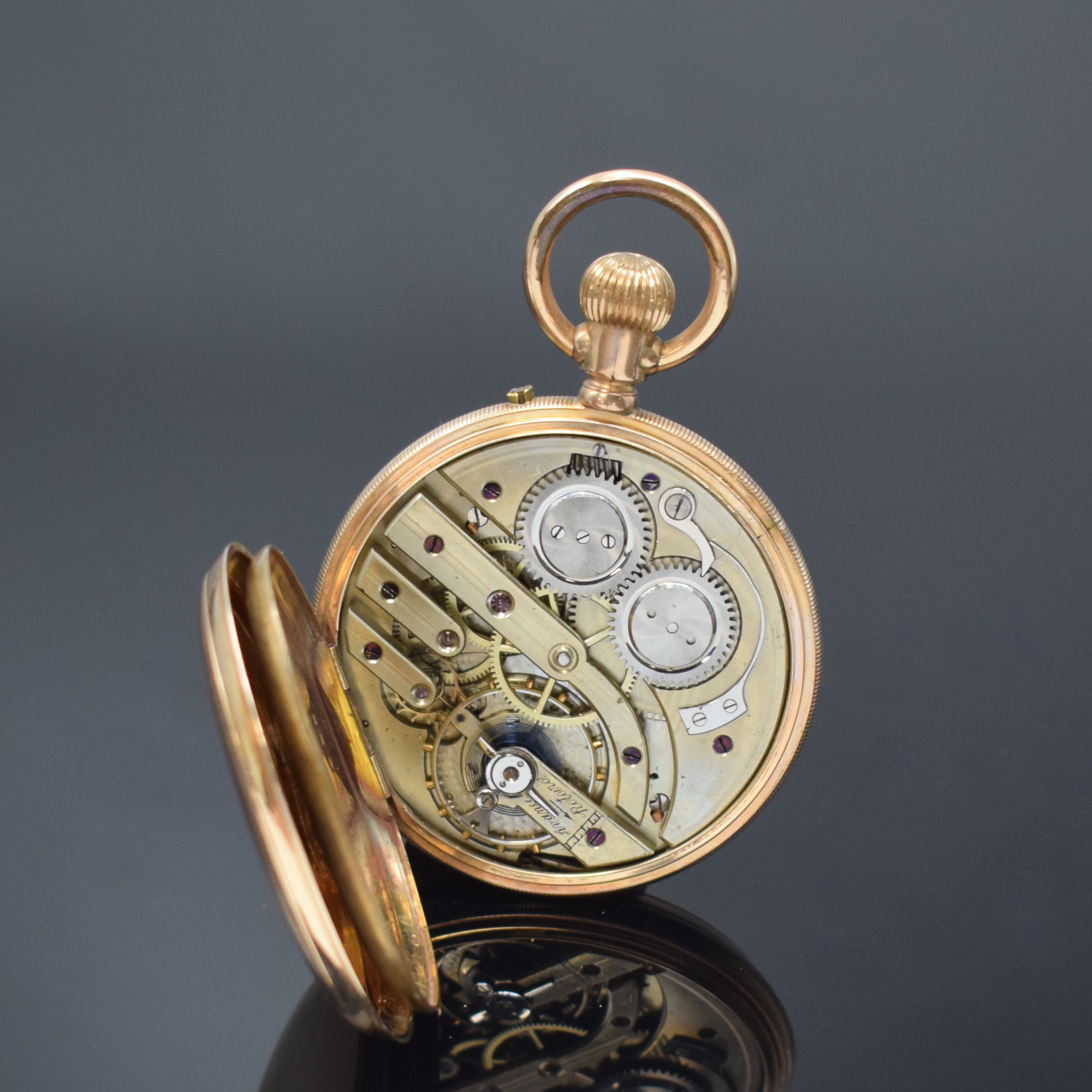 Detail f: Savonette Herrentaschenuhr in RG 585/000, Schweiz um 1890, guill. 2-Deckel Goldgeh. altersbed. ber./dell., Münzrand, Emailzifferbl. m. röm. Std. ...