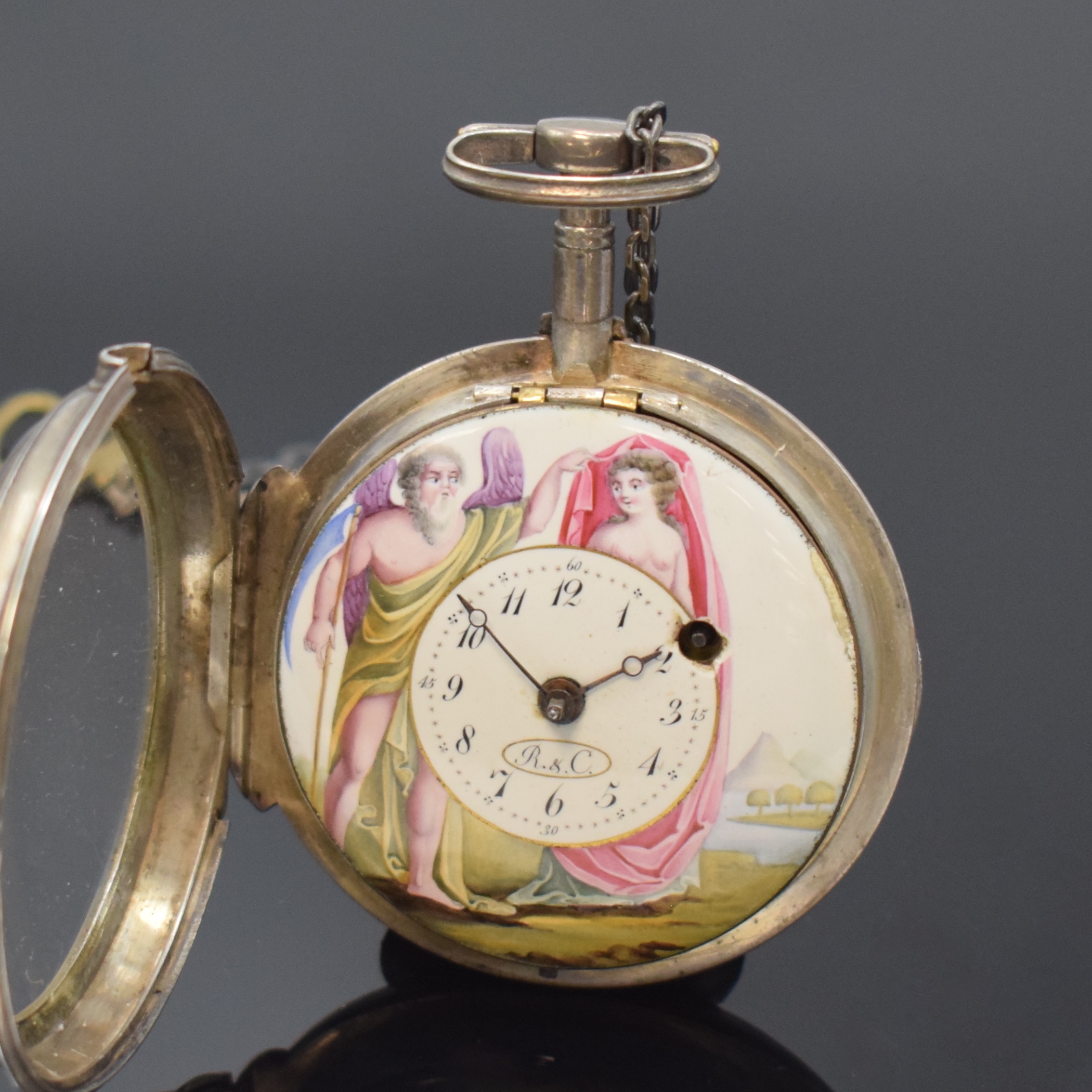 Detail b: ROBERT et COURVOISIER Spindeltaschenuhr mit Emailmalerei in Silber, Schweiz um 1820, glattes Geh. m. ausgestelltem Scharnier, fein bemaltes ...