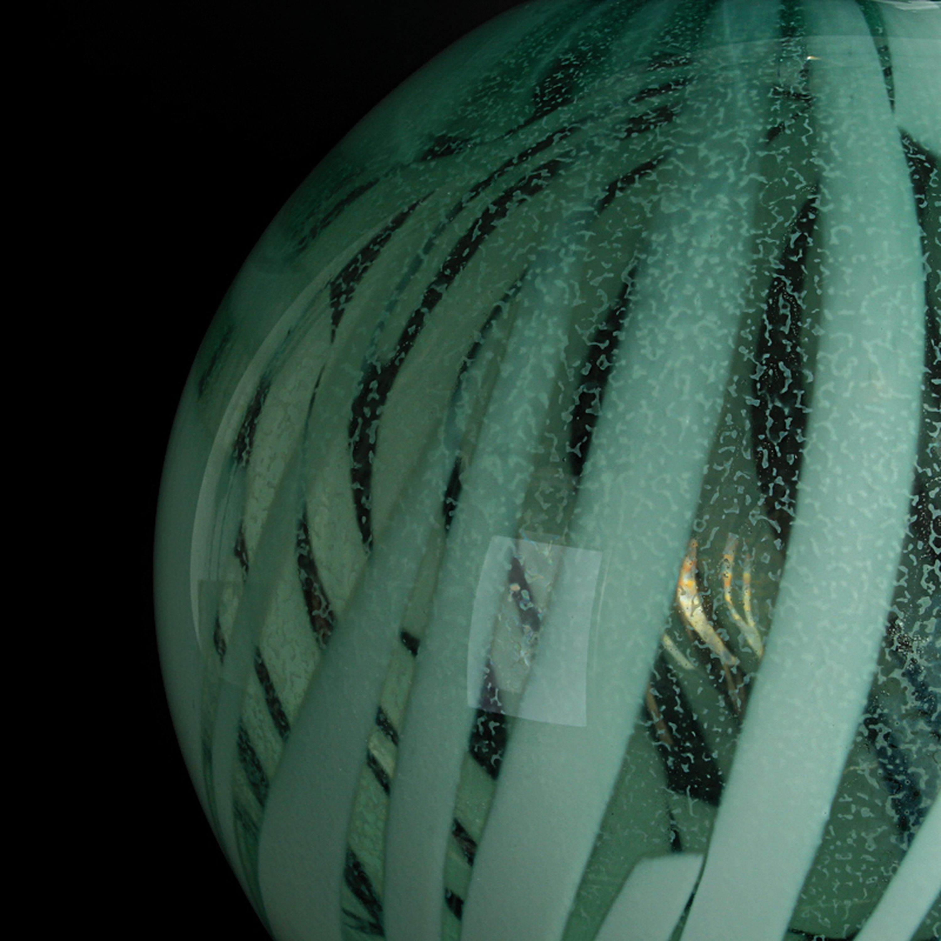 Detail c: Große Glasskulptur "Big Apple", Willem Heesen, Leerdam, 2000, farbloses Glas mit apfelgrünen Einschmelzungen, am Boden signiert und ...