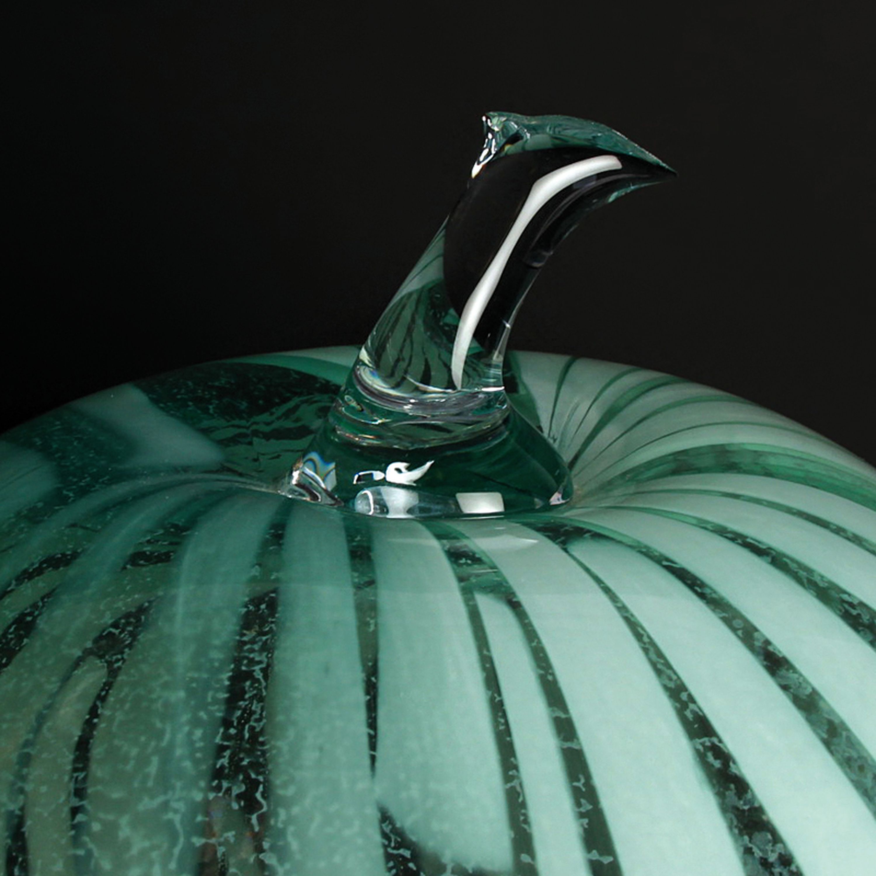 Detail e: Große Glasskulptur "Big Apple", Willem Heesen, Leerdam, 2000, farbloses Glas mit apfelgrünen Einschmelzungen, am Boden signiert und ...