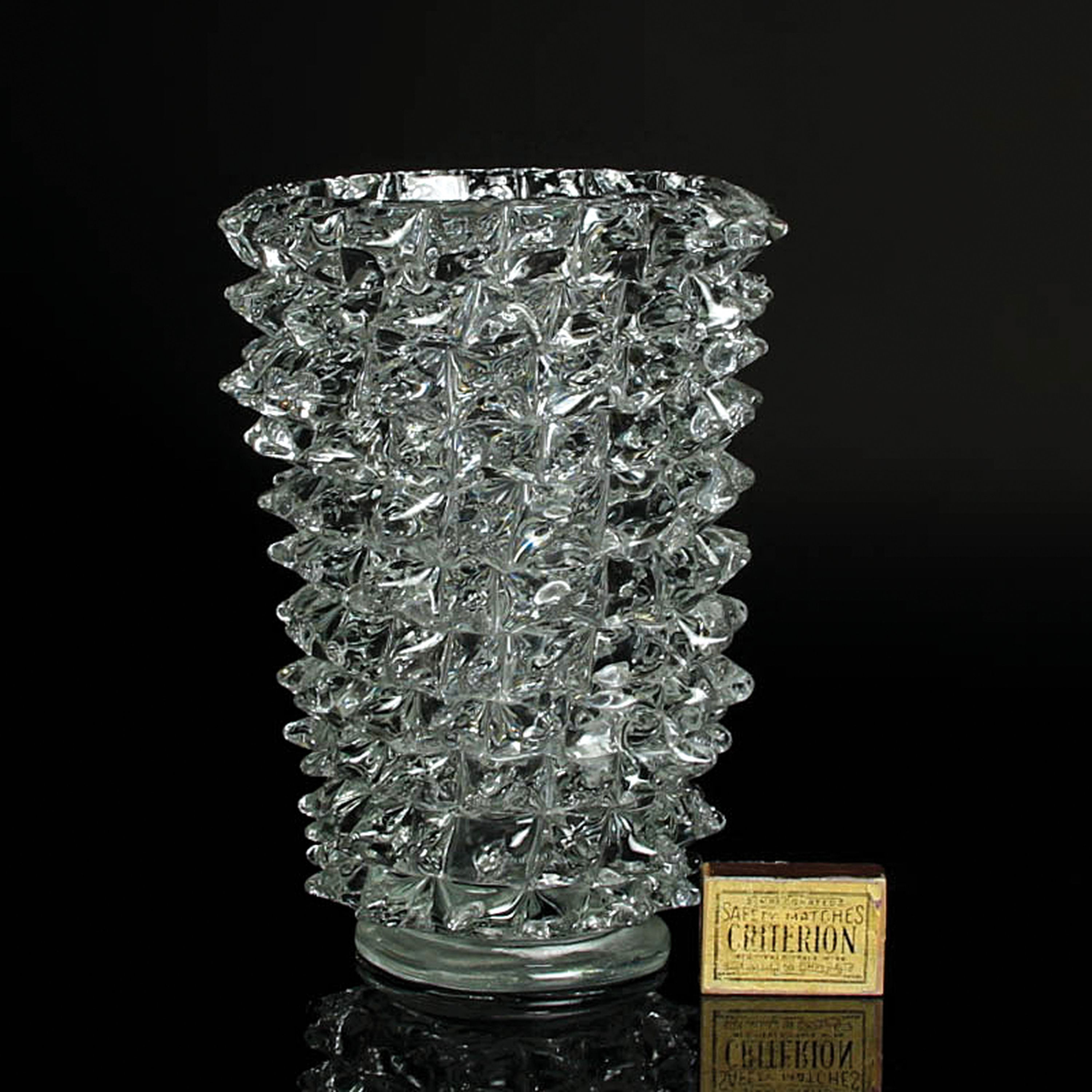 Detail a: Rostrato-Vase, Barovier & Toso, Murano, farbloses Glas, Wandung mit aufgeschmolzenen und gezogenen Stacheln in Rostrato-Technik, H.25 cm