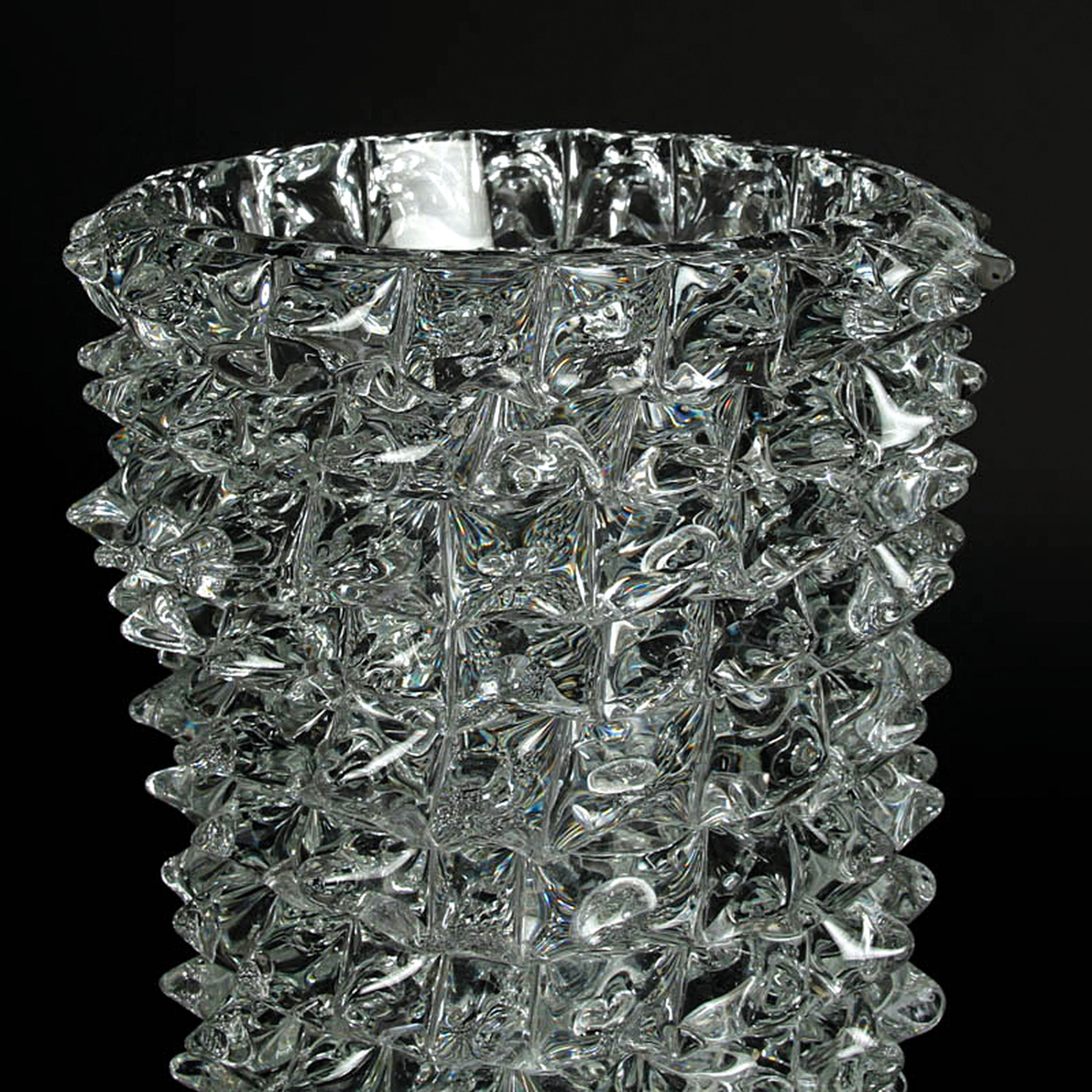 Detail c: Rostrato-Vase, Barovier & Toso, Murano, farbloses Glas, Wandung mit aufgeschmolzenen und gezogenen Stacheln in Rostrato-Technik, H.25 cm