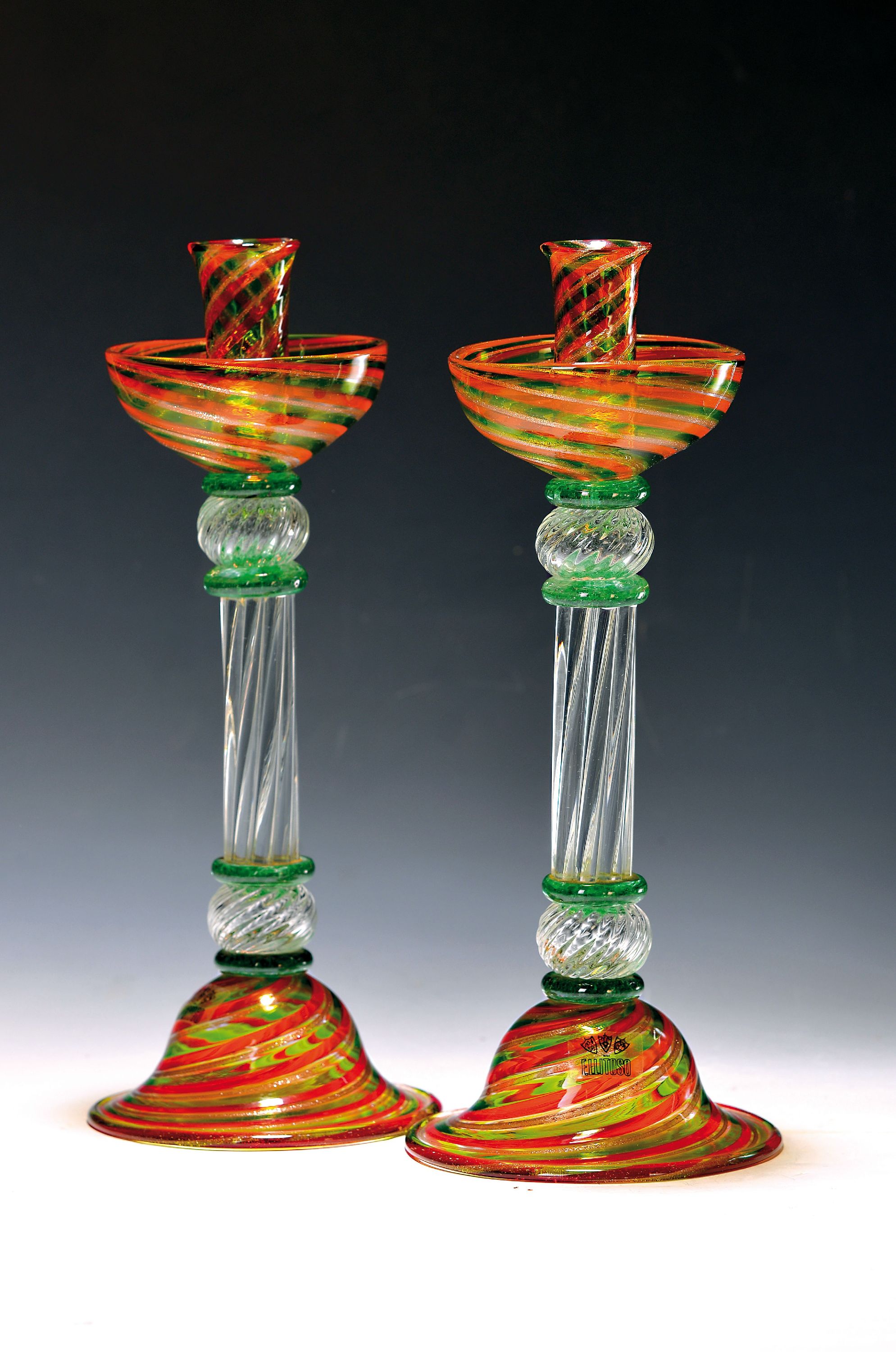 A canne-Leuchterpaar, Fratelli Toso, Murano, 1960/70er-Jahre, farbloses Glas, spiralförmig eingekämmte Glasfäden in grün, rot und kupferfarben, ...