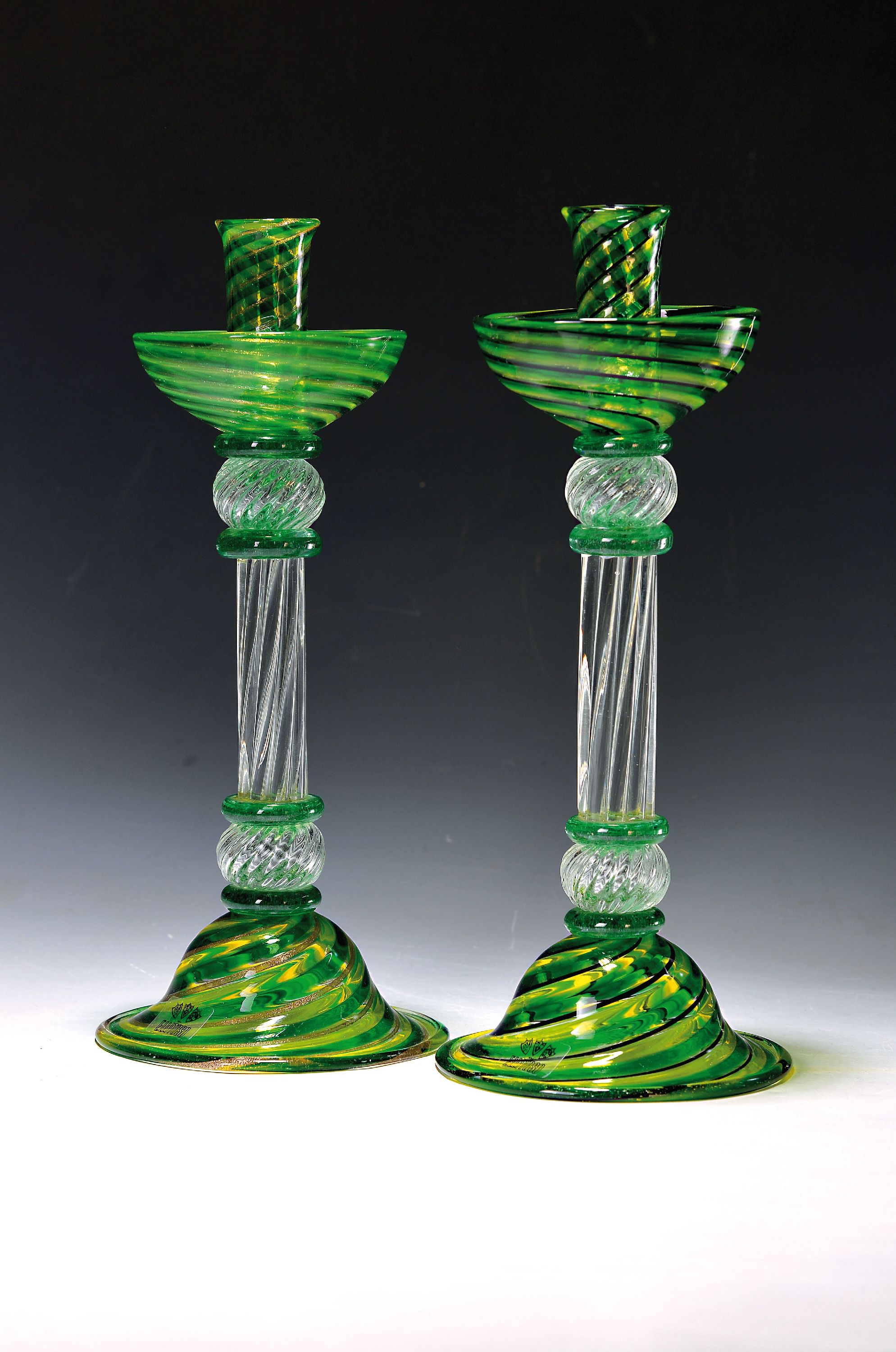 A canne-Leuchterpaar, Fratelli Toso, Murano, 1960/70er-Jahre, farbloses Glas, spiralförmig eingekämmte Glasfäden in grün und gelb, Farben leicht ...