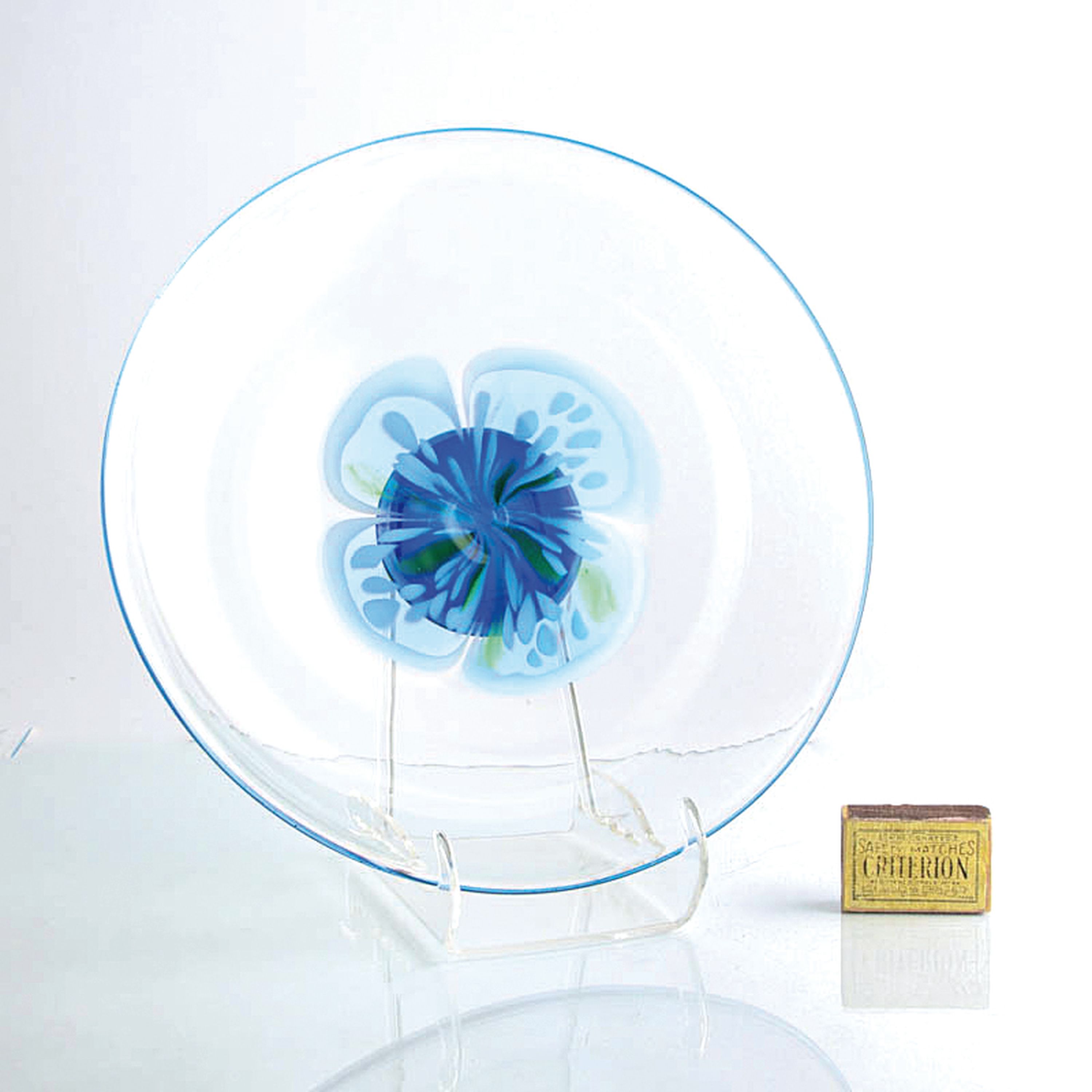 Detail a: 2 vetro a macchie-Glasplatten, Cenedese, Murano, wohl Musterstücke, farbloses Glas, blaue bzw. erdfarbene Einschmelzungen, D. 30/37 cm, am Boden ...