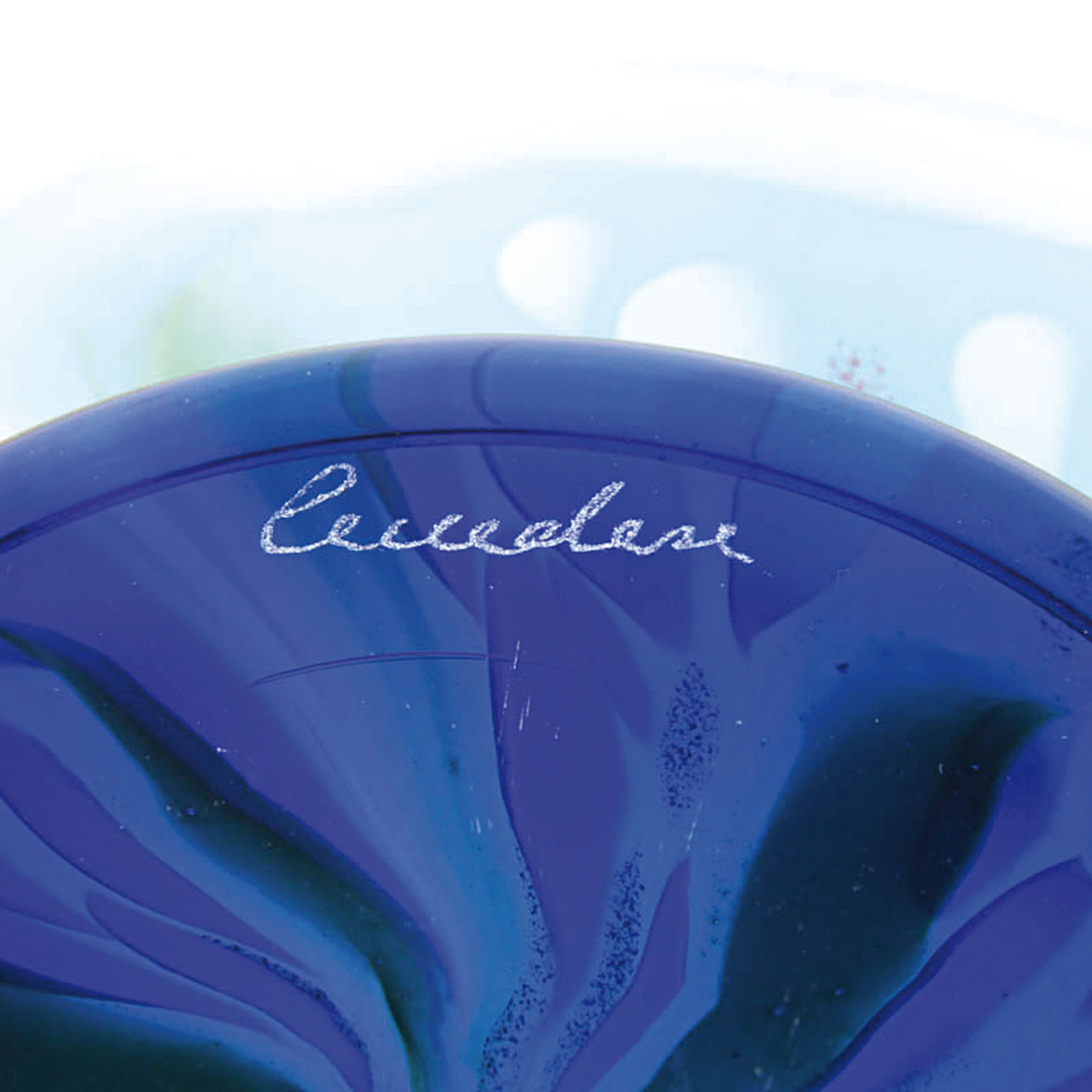 Detail f: 2 vetro a macchie-Glasplatten, Cenedese, Murano, wohl Musterstücke, farbloses Glas, blaue bzw. erdfarbene Einschmelzungen, D. 30/37 cm, am Boden ...