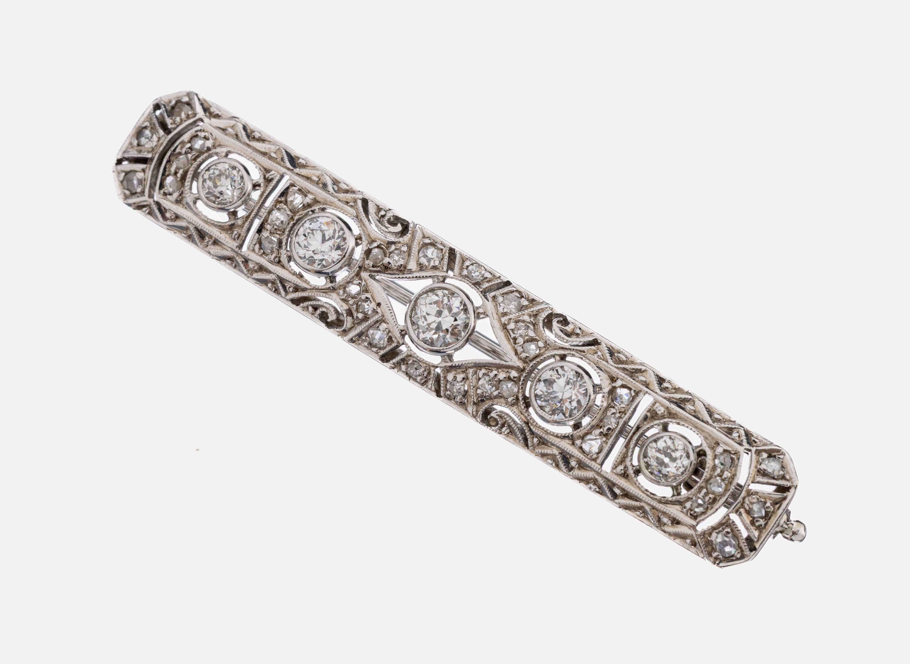 14 kt Gold Art Deco Diamant-Brosche, um 1920- 30, WG 585/000, feine Arbeit, geometrisch durchbrochen, 5 Altschliffdiamanten und 32 Diamantrosen zus. ...