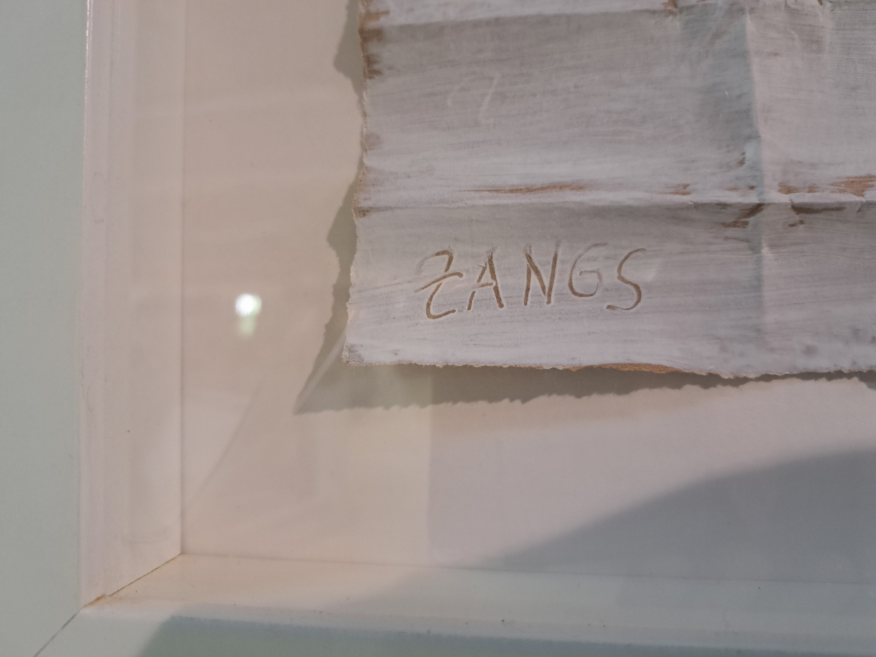 Detail a: Herbert Zangs, 1924-2003 Zangs, rasteförmig gefaltetes und weiß bemaltes Packpapier, linksunten signiert, ca. 40x40 cm, Objektrahmen 52x52 cm, ...