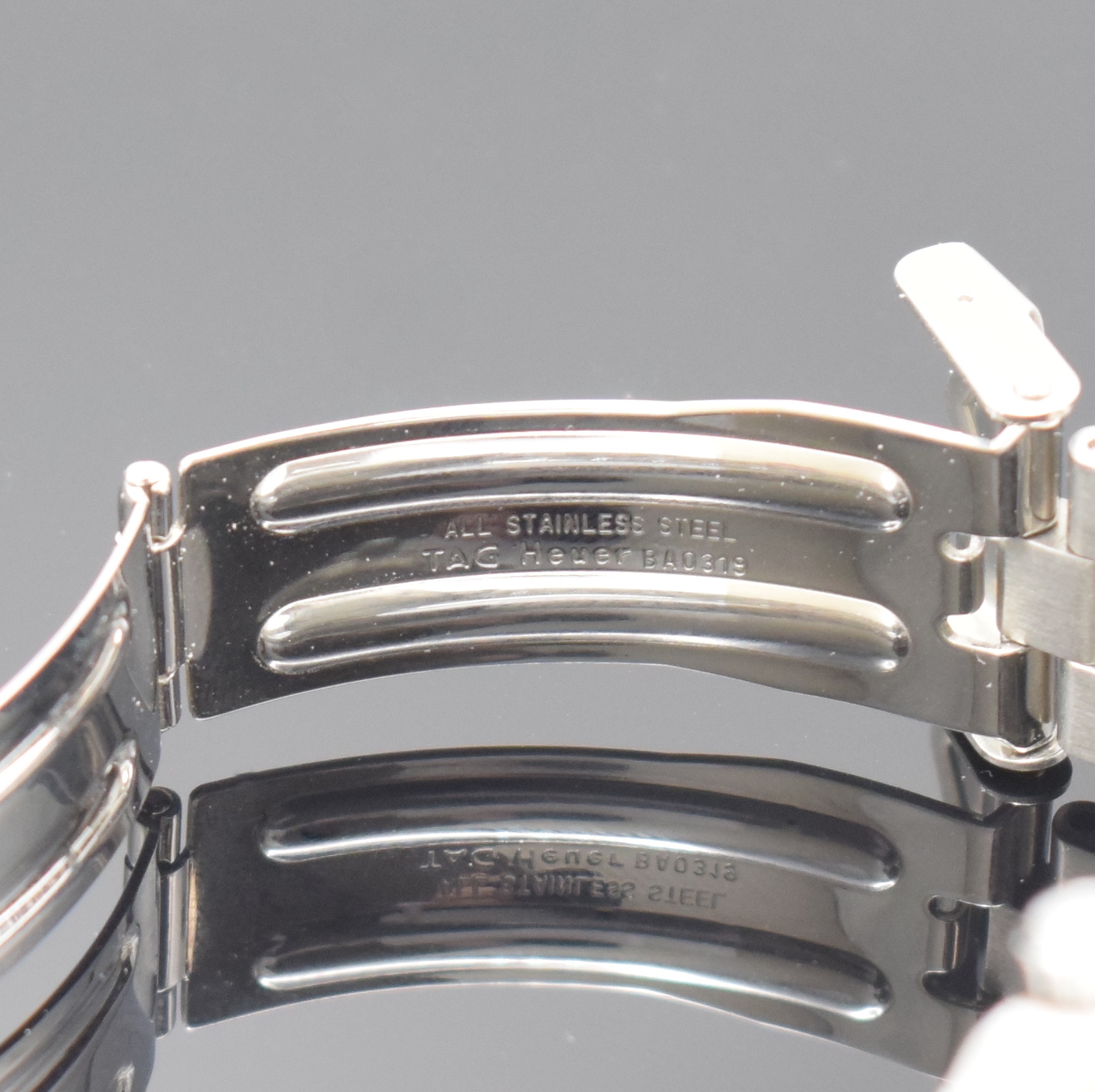 Detail d: TAG HEUER Damenarmbanduhr Referenz WK1310-0,Schweiz um 1995, quarz, Boden u. Krone verschr., orig. Stahlband m. Faltschl., Lünette eins. drehb., ...