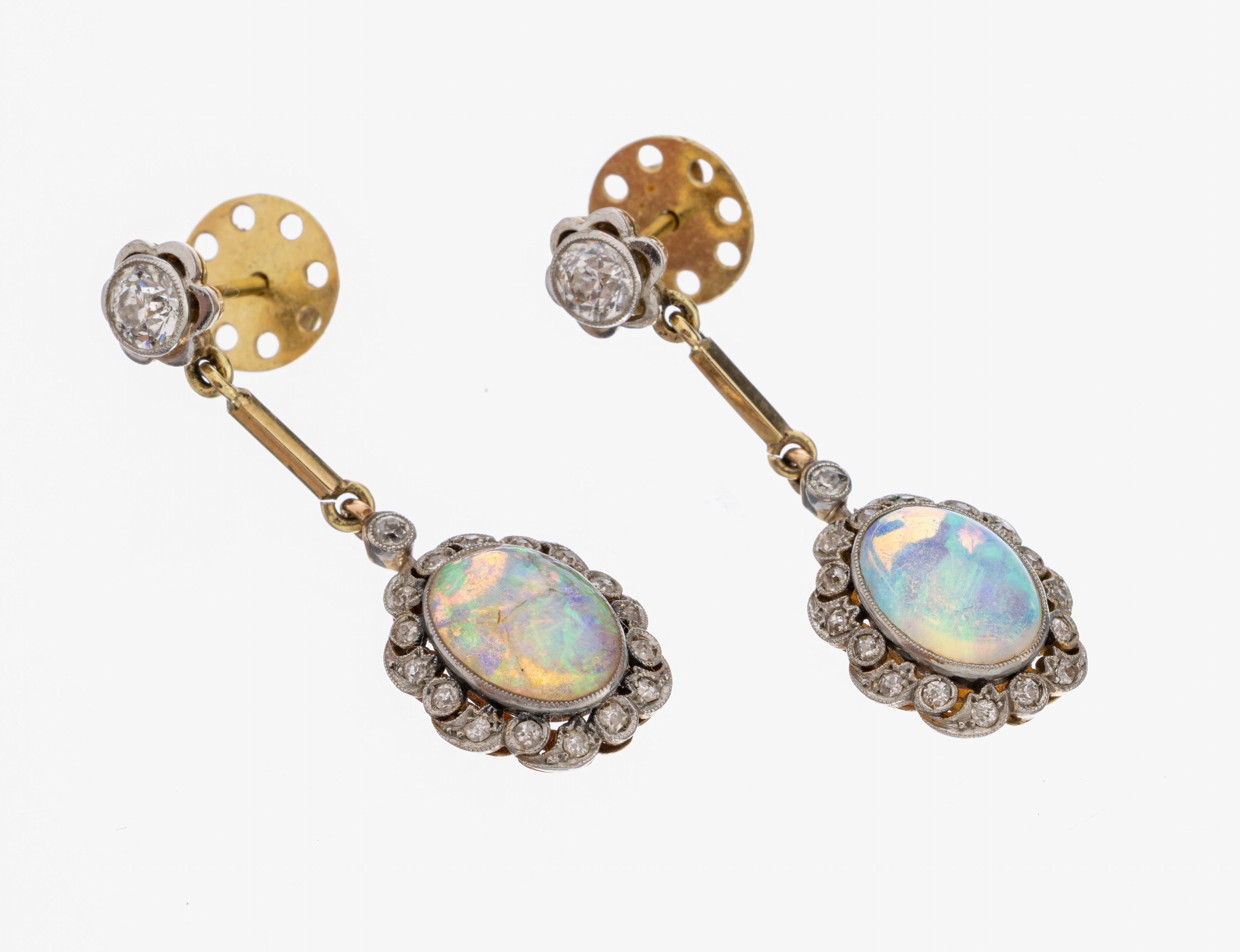 Paar 14 kt Gold Opal-Diamant-Ohrstecker, um 1900, GG 585/000, schauseitig part. Platin,2 ovale Opal-Cabochons zus. ca. 2.50 ct, intensives blaues ...