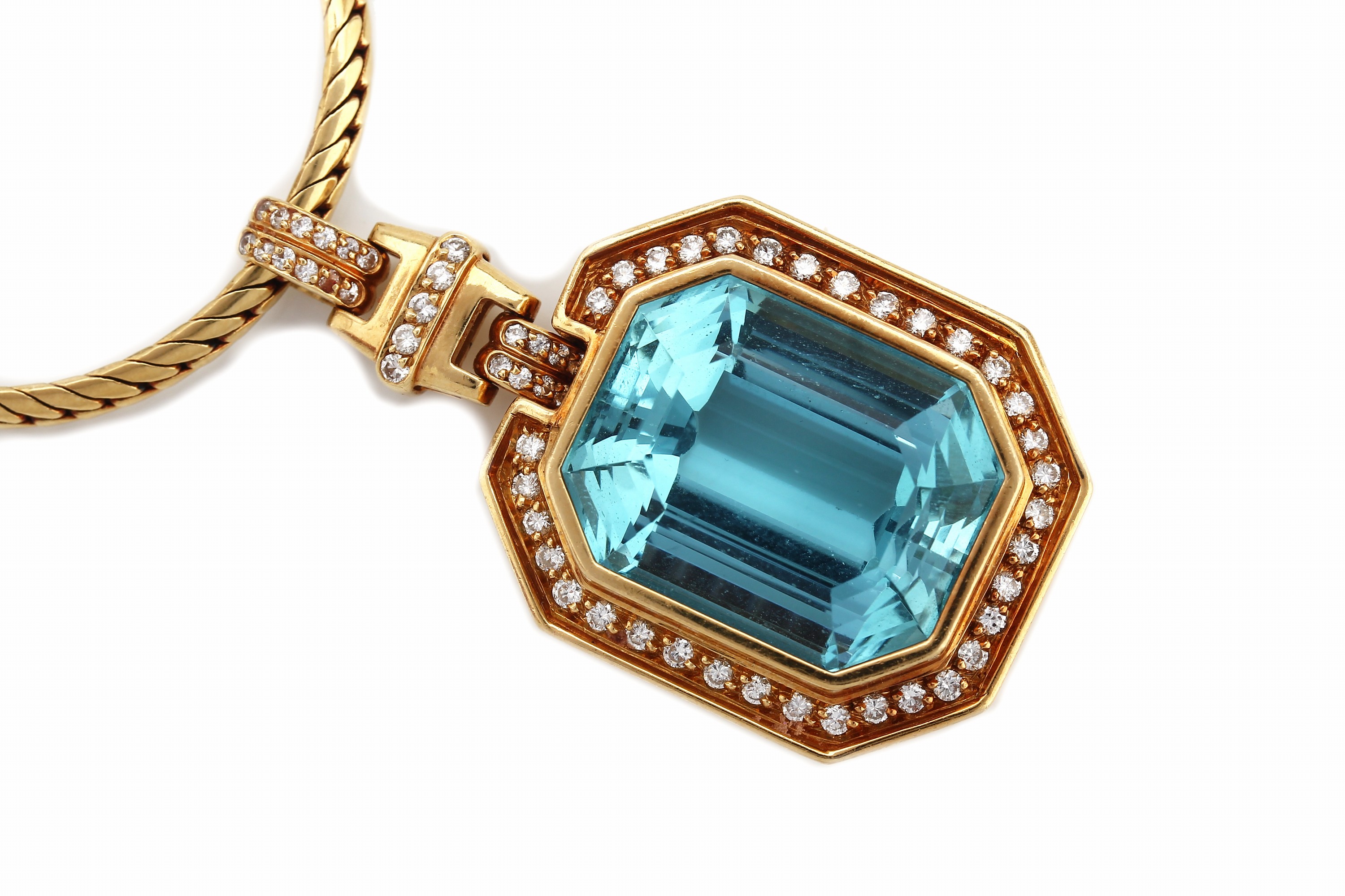 Detail a: Prunkvolles 18 kt Gold Aquamarin-Brillant- Collier, GG 750/000, Mittelteil mit Aquamarin im Treppenschliff von sehr schöner Farbe ca. 35,00 ct, 60 ...