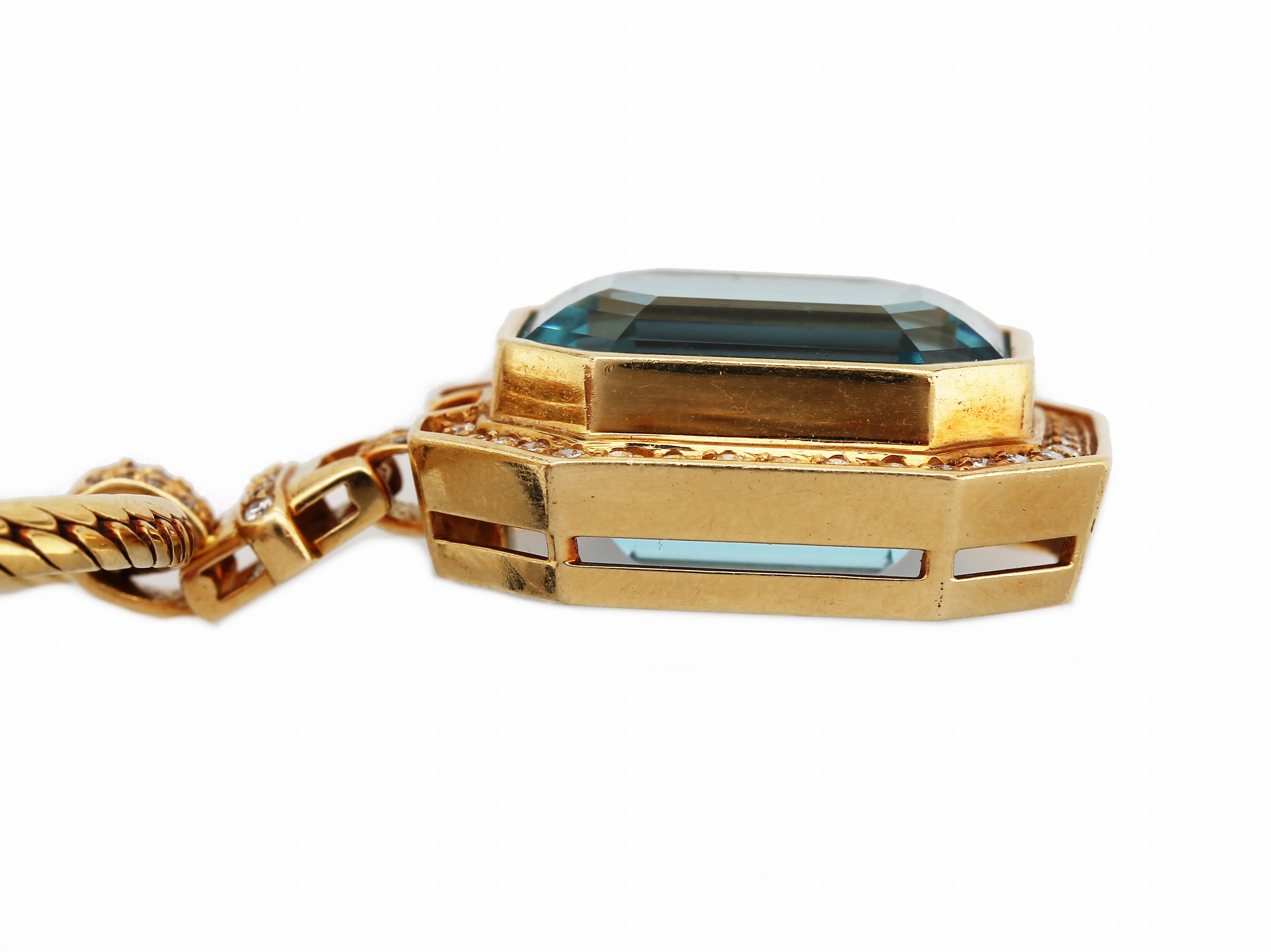 Detail e: Prunkvolles 18 kt Gold Aquamarin-Brillant- Collier, GG 750/000, Mittelteil mit Aquamarin im Treppenschliff von sehr schöner Farbe ca. 35,00 ct, 60 ...