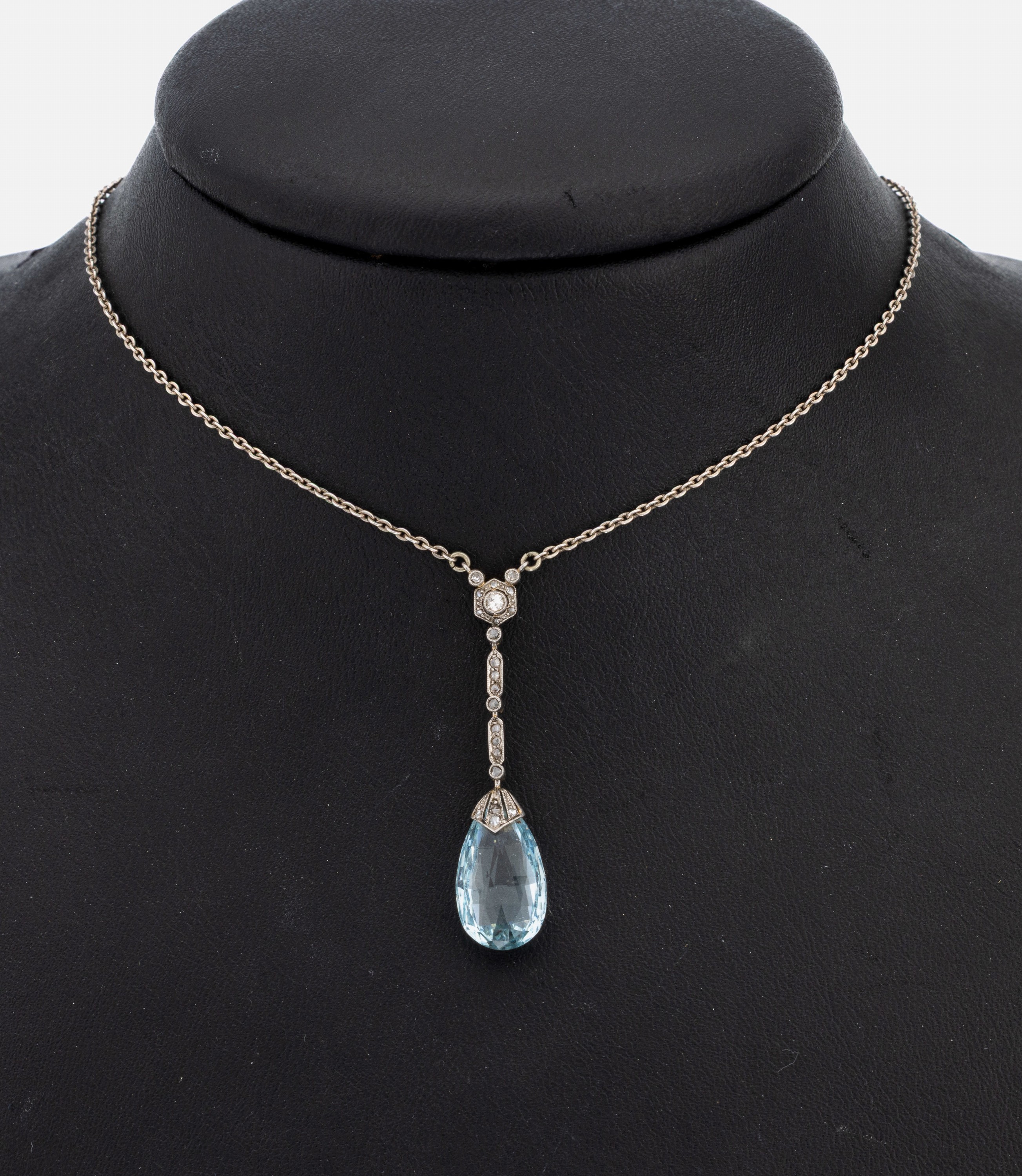 14 kt Gold Jugendstil Aquamarin-Diamant- Collier, um 1910, GG 585/000 gepr., Mittelteil schauseitig Platin, länglich bewegl., facett. ...