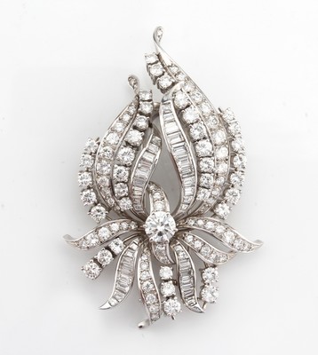 26917394a - Prunkvolle 18 kt Gold Diamant-Brosche, WG 750/000, gr. abstrakte Blüte, mittig ...