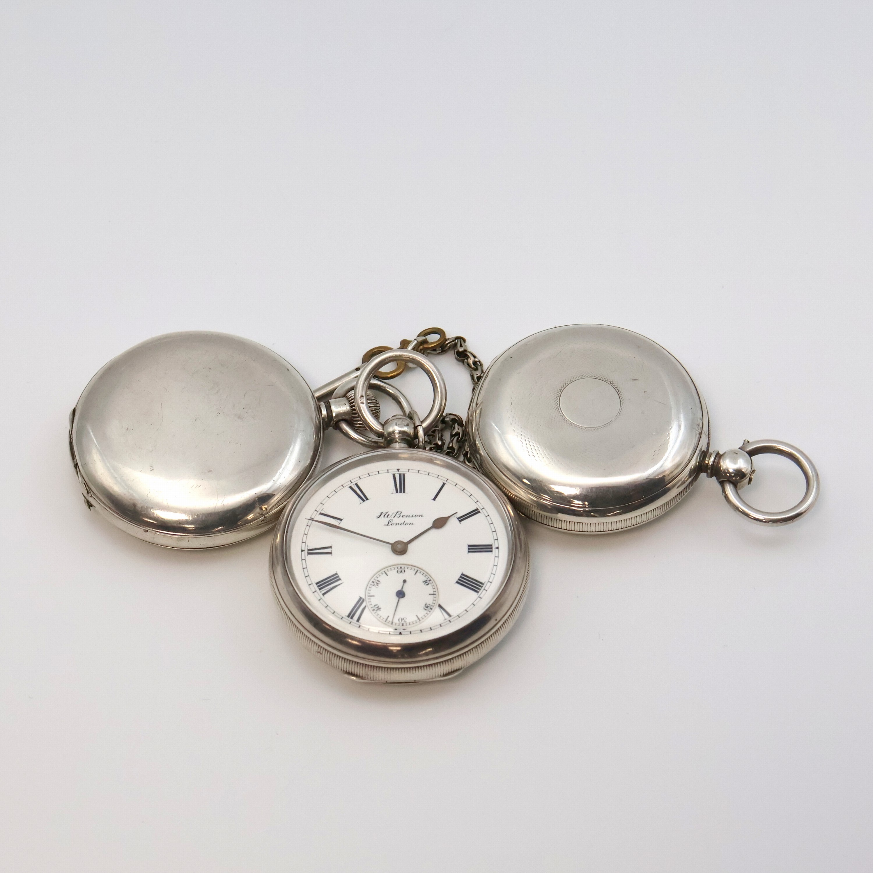 Detail a: 3 schwere Silbertaschenuhren, England/USA um 1880-1900, Schlüssel-/Kronenaufzug, glatte Geh., 1x Savonette, 2x offene Geh., Emailzifferbl. m. röm. ...