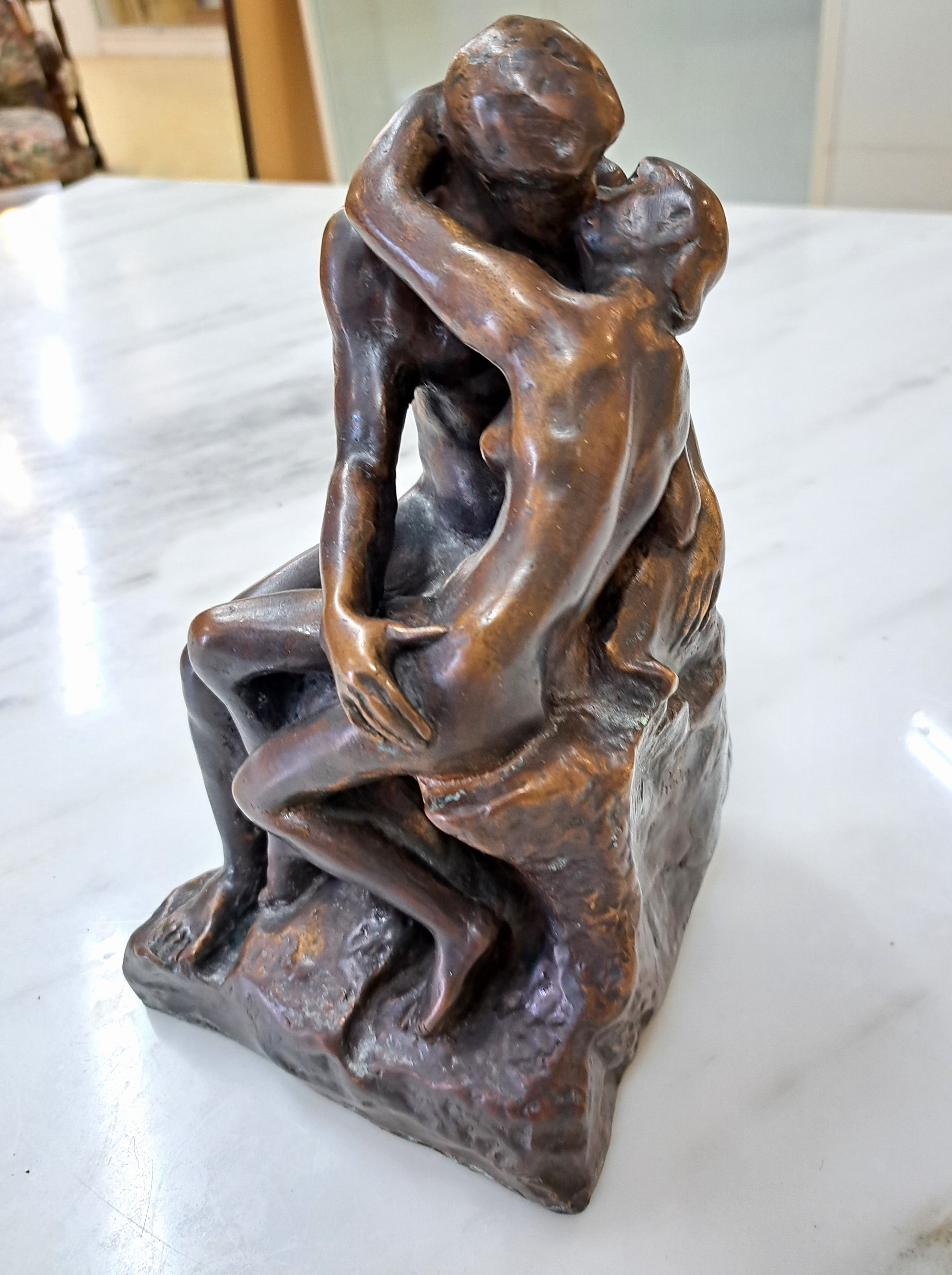 Detail a: Nach Auguste Rodin (1840-1917), "Der Kuss", Bronzeskulptur, Ed. 11/50, mit Signatur, bezeichnet, Gießerstempel Kunstguß Strehle, Edition ...