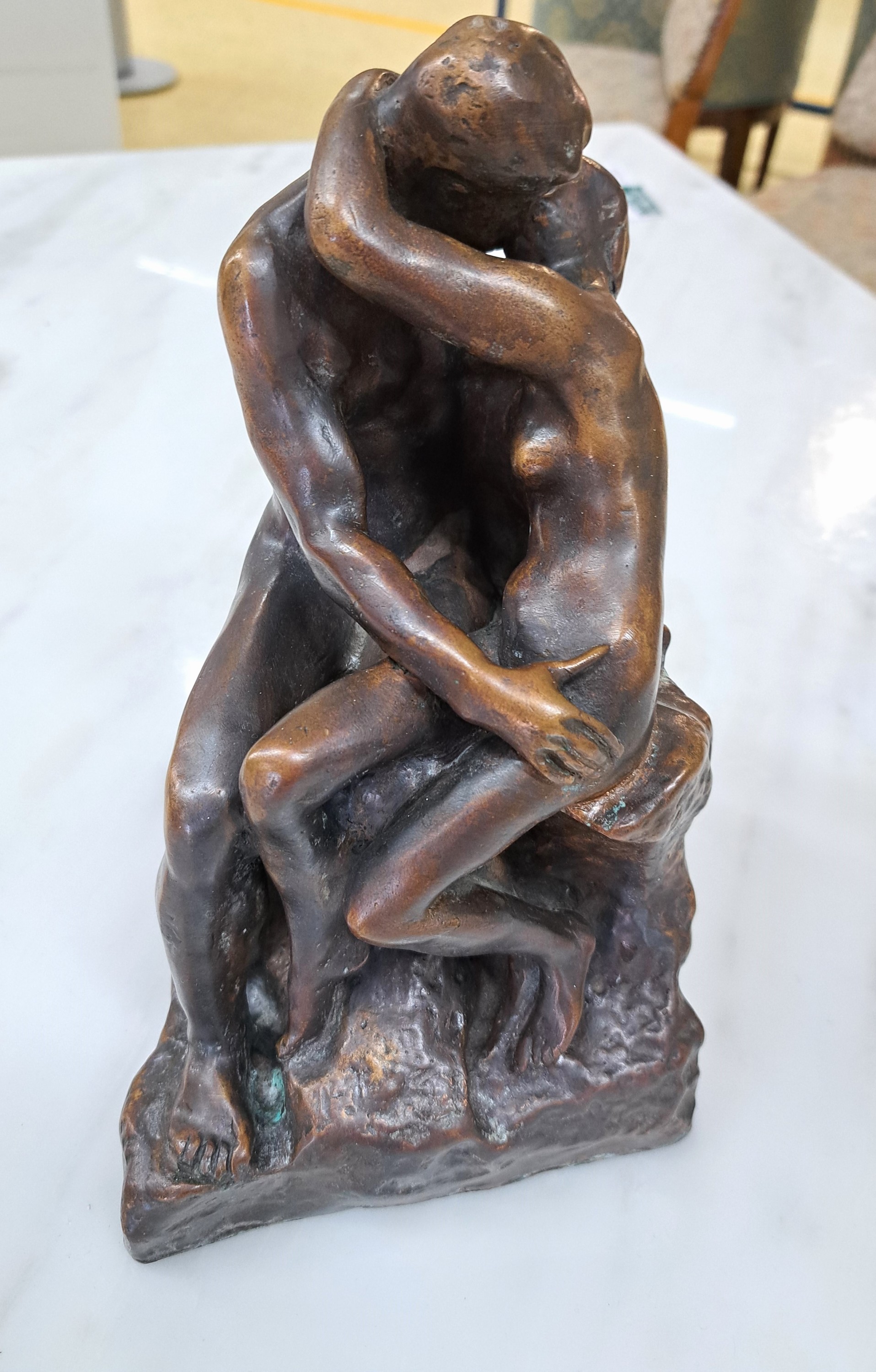 Detail b: Nach Auguste Rodin (1840-1917), "Der Kuss", Bronzeskulptur, Ed. 11/50, mit Signatur, bezeichnet, Gießerstempel Kunstguß Strehle, Edition ...