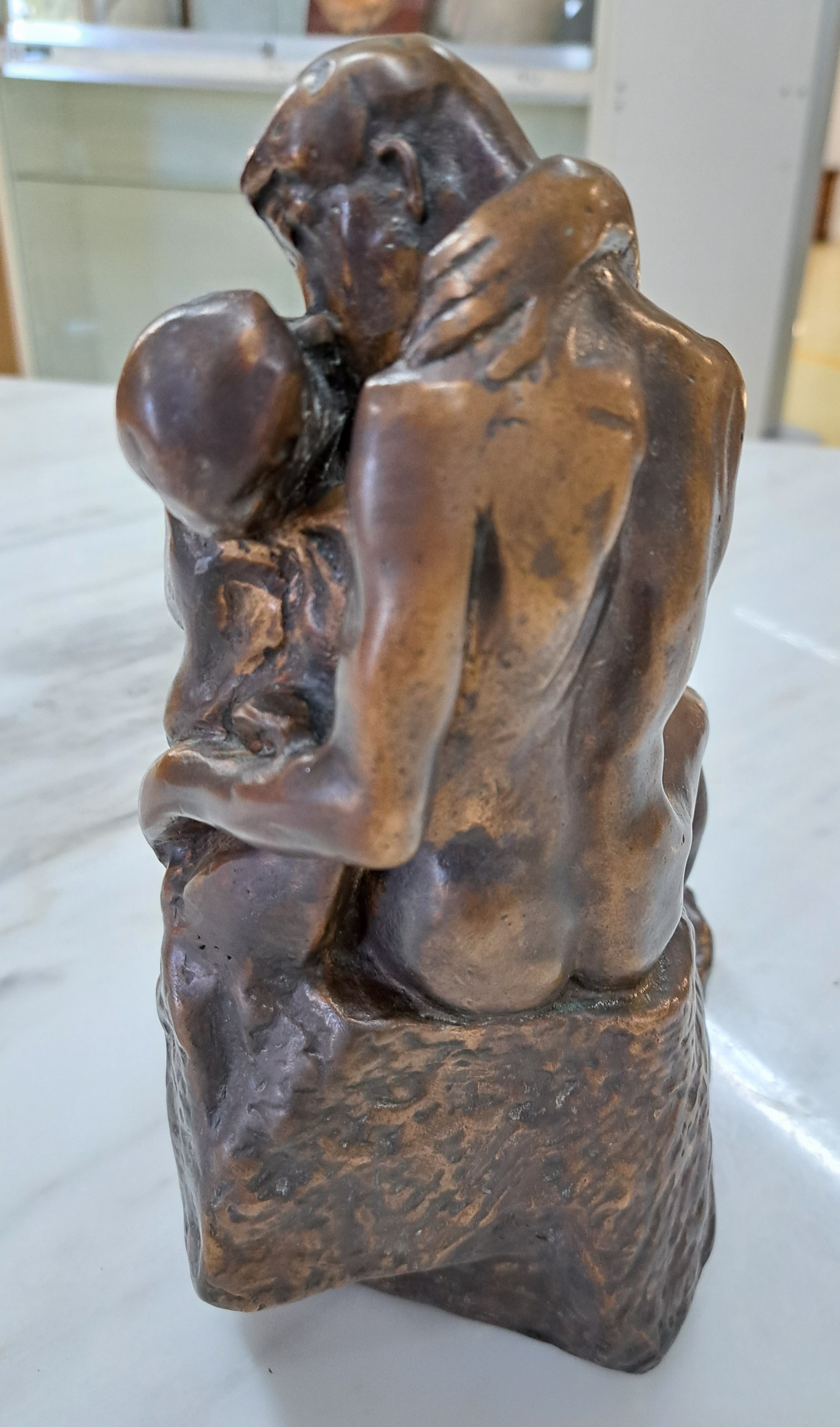 Detail c: Nach Auguste Rodin (1840-1917), "Der Kuss", Bronzeskulptur, Ed. 11/50, mit Signatur, bezeichnet, Gießerstempel Kunstguß Strehle, Edition ...