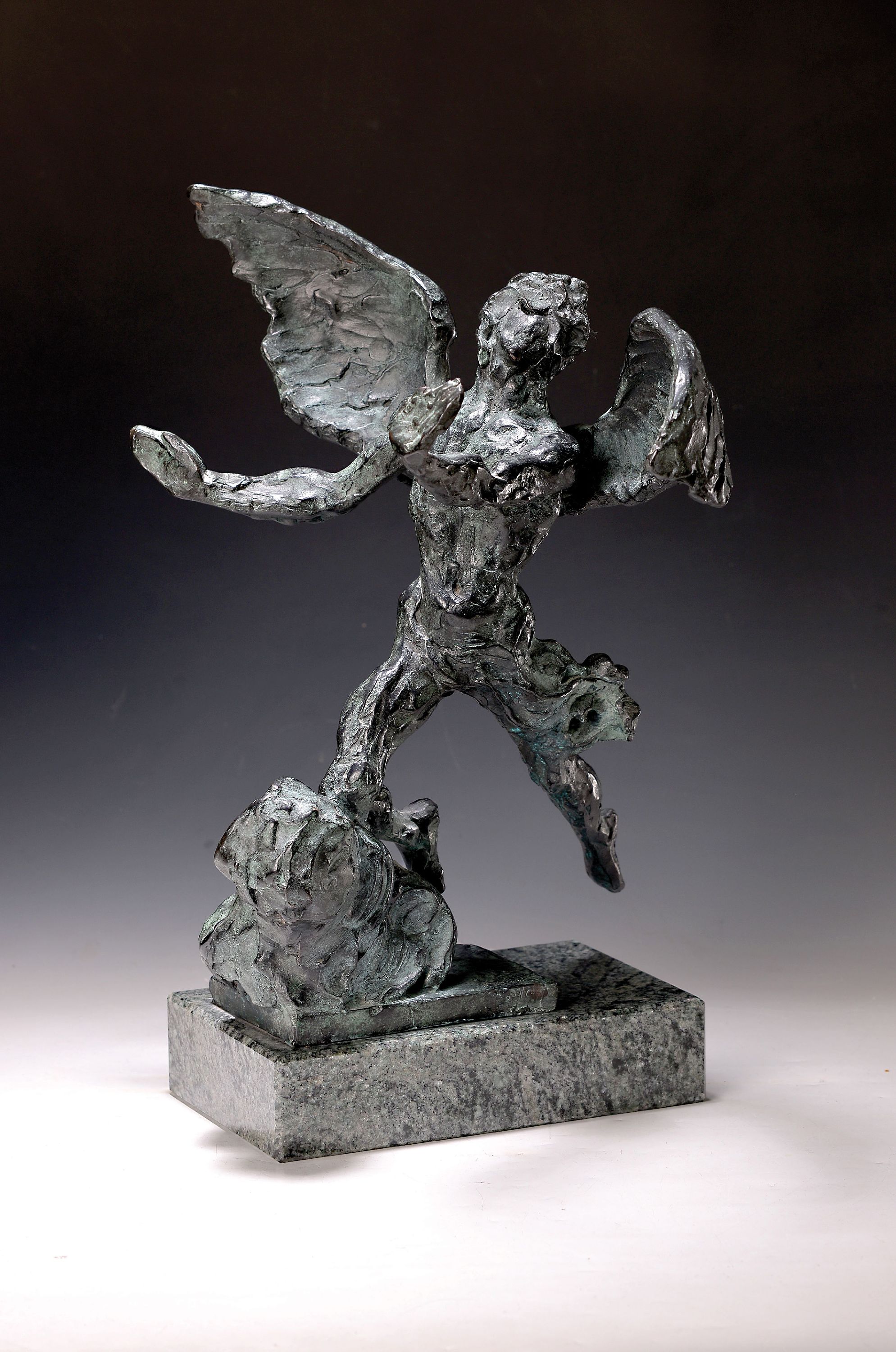 Detail k: Genaro Iglesias, zeitgenössische Bildhauer, "Der Traum des Prometheus", Bronzeskulptur, Ed. 39/75, signiert, bezeichnet, Gießerstempel ...