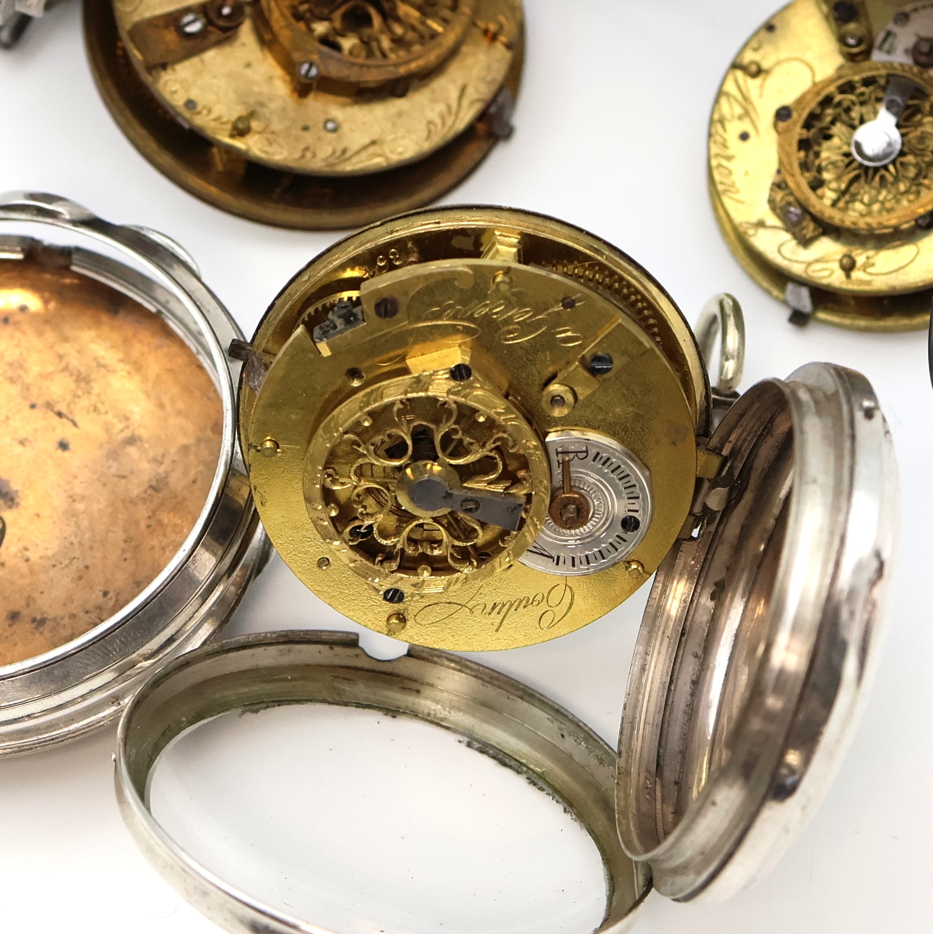 Detail d: Konvolut: 3 Spindeltaschenuhren in Silber, Schweiz um 1800-1830, offene Geh. dell., 1x grav., 1x Übergeh., Emailzifferblätter teils besch., 1x m. ...
