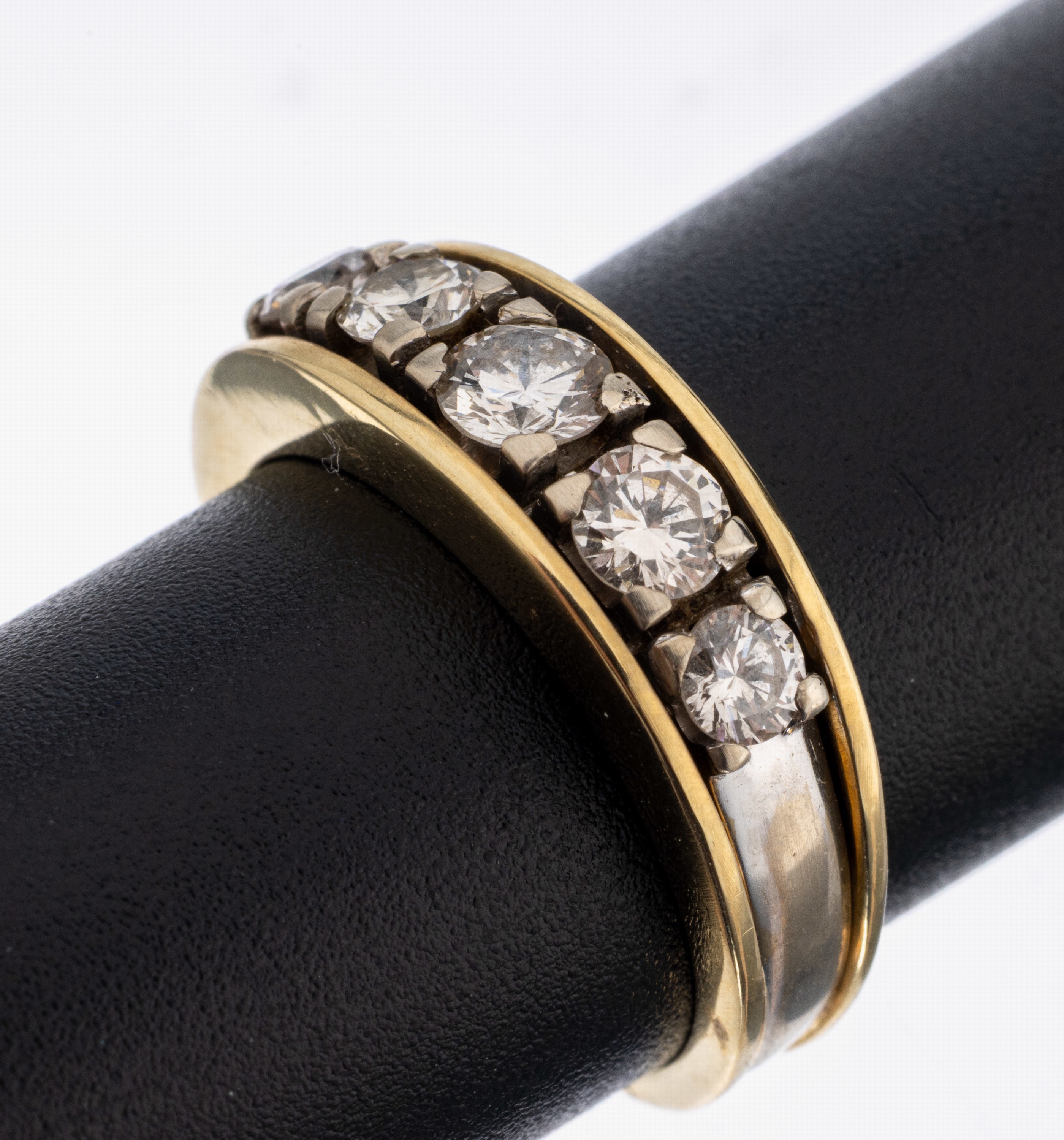 14 kt Gold Brillant-Ring, GG 585/000, 5 Brillanten zus. ca. 0.92 ct Weiß/si-p, RW 50, ca. 4.1 g