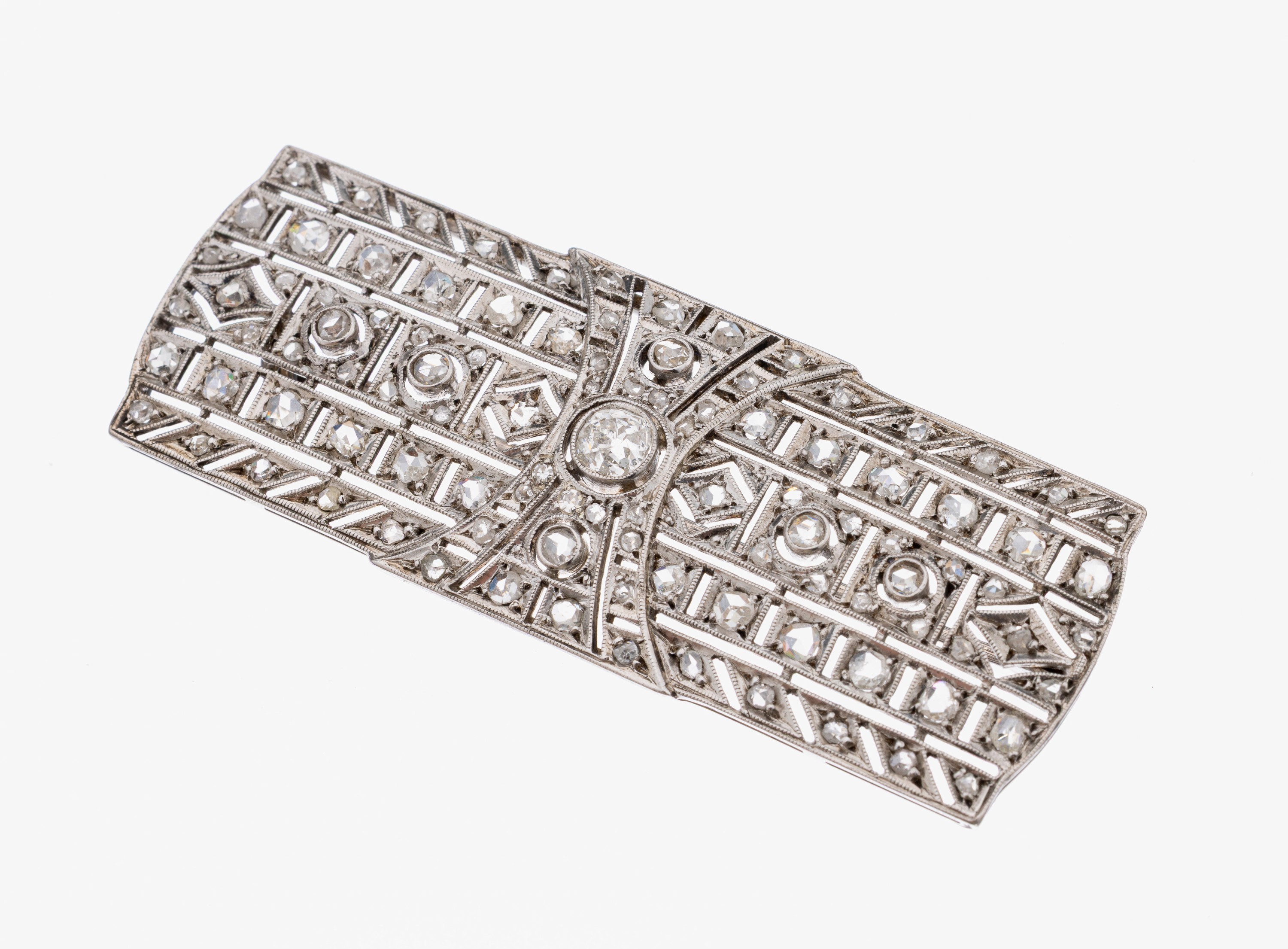 18 kt Gold Art Deco Diamant-Brosche, um 1930, WG 750/000, Durchbrucharbeit, Millegriffverz., Altschliff-Diamanten zus. ca.2.20 ct ...