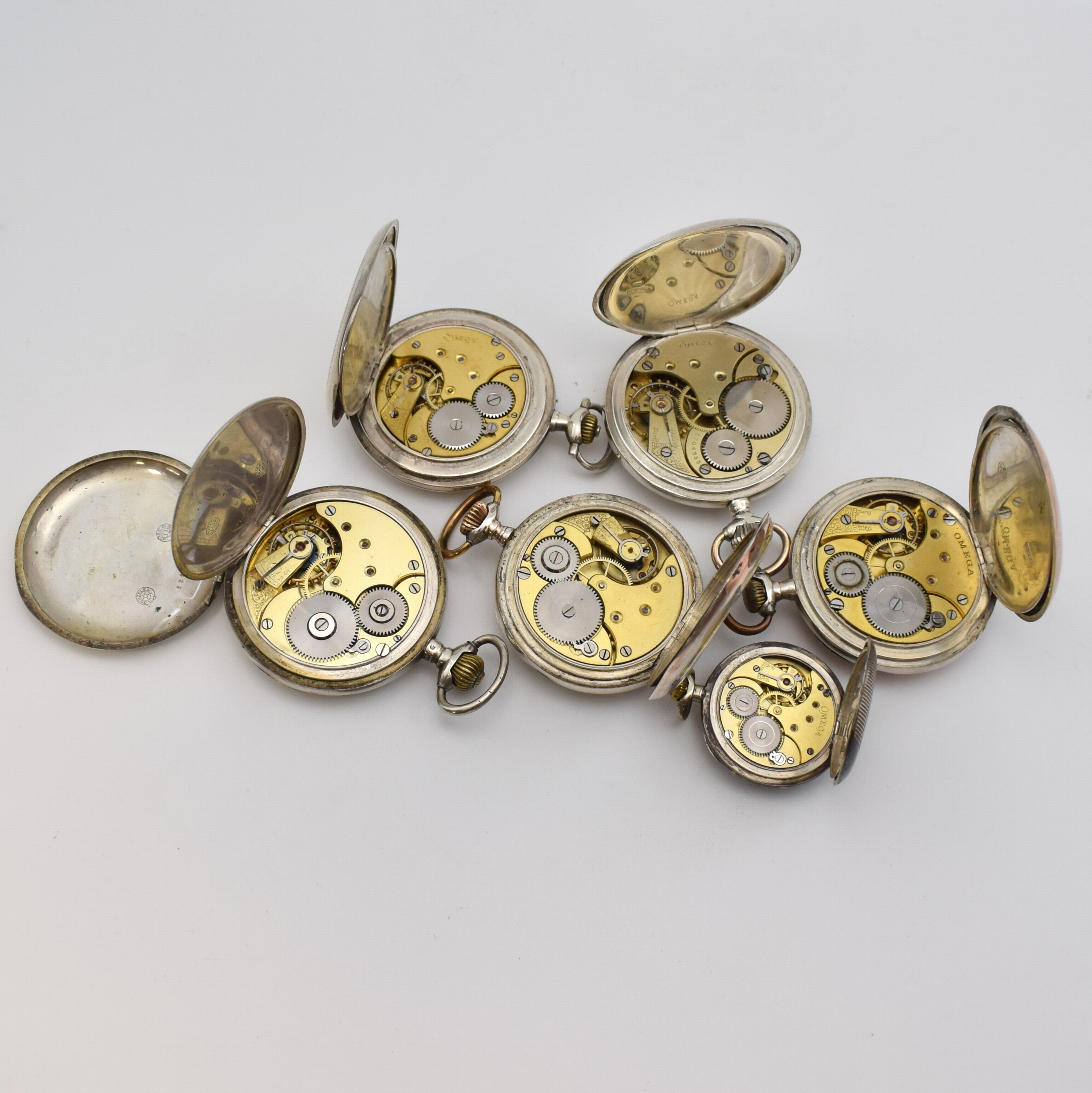 Detail d: Konvolut: 6 Omega Taschenuhren in Silber, Schweiz um 1900 - 1920, 2 x Savonette, 4 x offene Geh., 1 x Damenuhr in Tula-Silber besch., ...