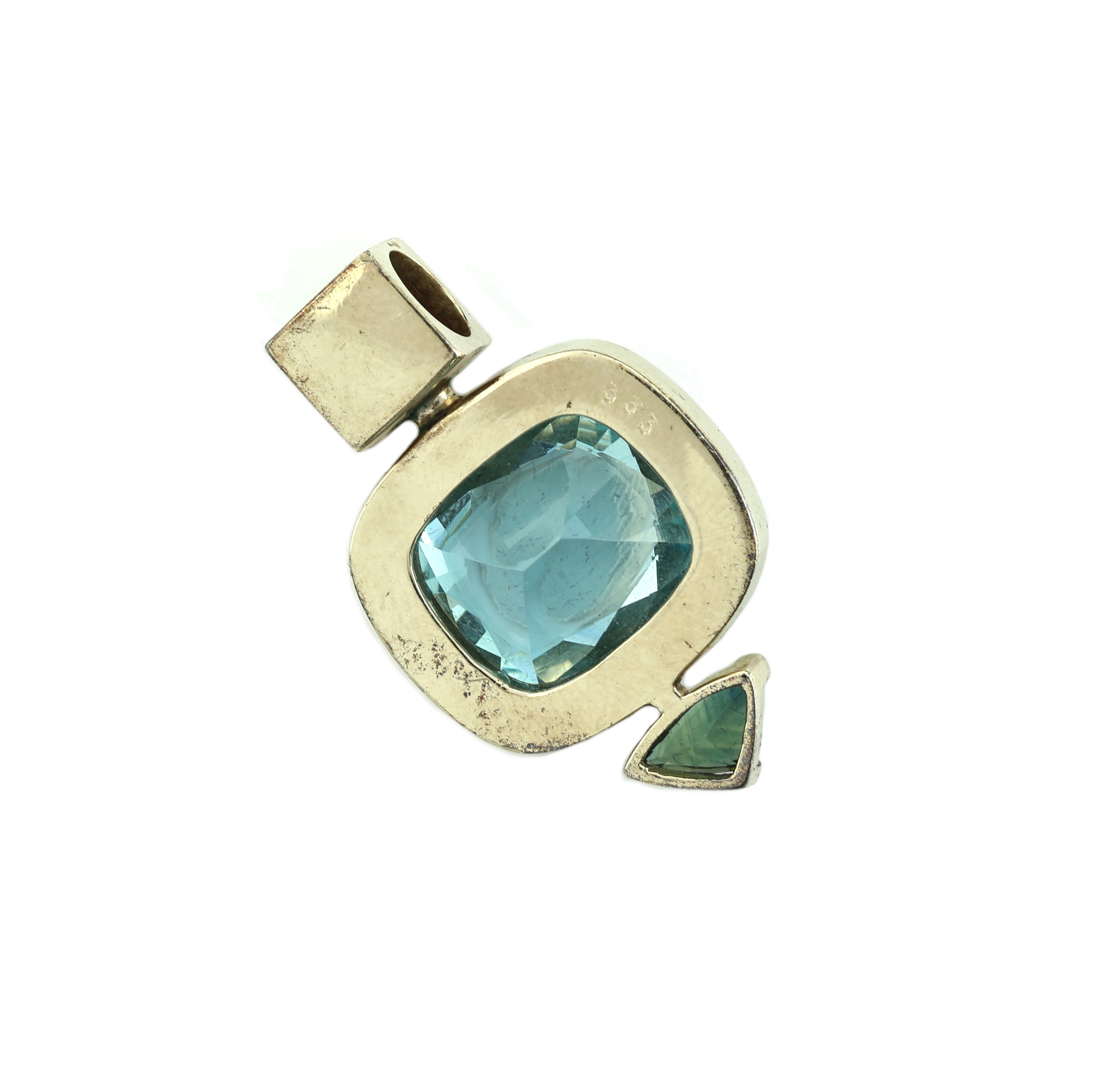 Detail b: 8 kt Gold Farbstein-Anhänger, WG 333/000, ovalfacett. Aquamarin ca. 4.0 ct, facett. kl. Verdelith-Triangel, ca. 3 cm, ca. 9.6 g