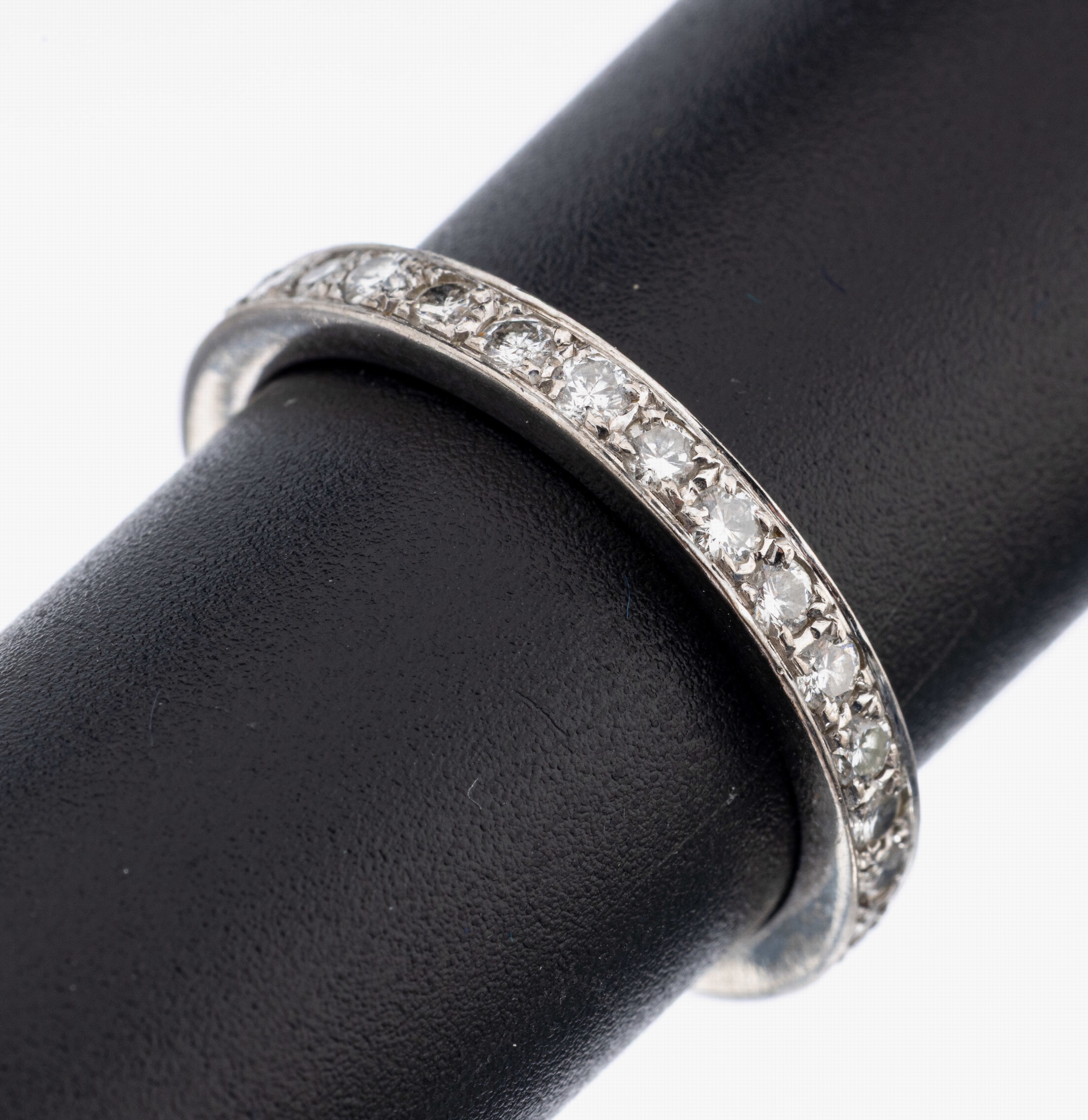 18 kt Gold Brillant-Memoryring, WG 750/000,Brillanten zus. ca. 1.03 ct Weiß/si, ca. 3.7 g, RW 58