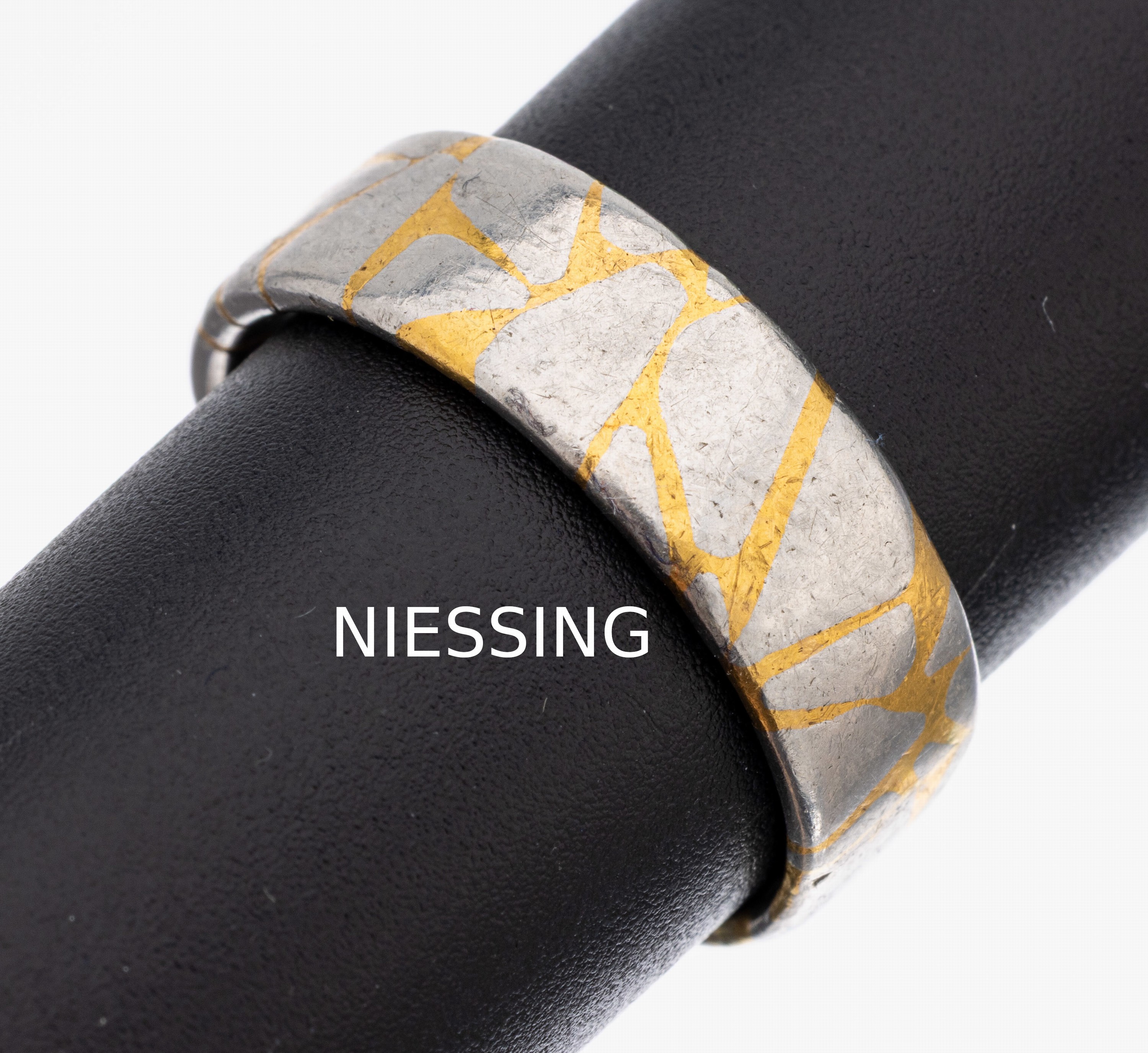 Gold und Platin NIESSING Ring, GG 999/00 und Pt, RW 60, ca. 13.7 g, sign.