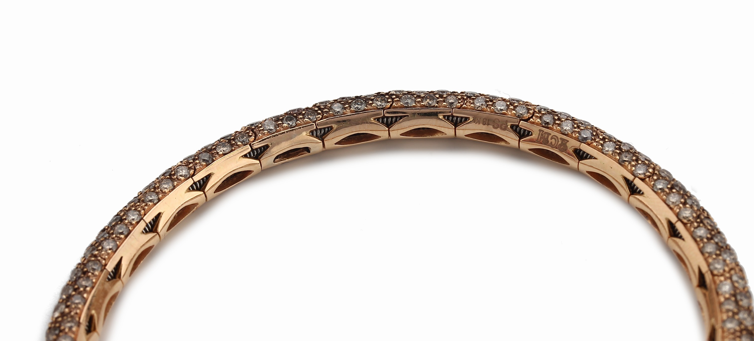 Detail b: 18 kt Gold Brillant-Armreif, GG/RoseG 750/000, rundum mit braunen Brillanten zus. ca. 14.26 ct, flexibel auf Zugfeder aufgezogen, D. ca. 6.5 cm, ca. ...