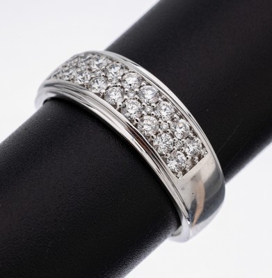 Image 26917424 - 14 kt Gold Brillant-Ring, WG 585/000, 18 Brillanten zus. ca. 0.50 ct feines Weiß- ...