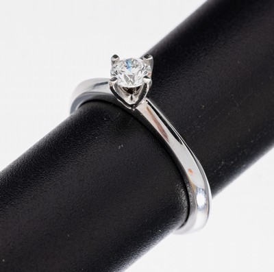 Image 18 kt Gold Brillant-Ring, WG 750/000, erhaben gefasster Brillant ca. 0.28 ct ...