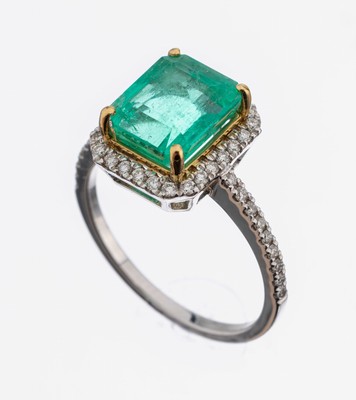 Image 26917462 - 18 kt Gold Smaragd-Brillant-Ring, WG/GG 750/000, Smaragd im Emerald Cut ca. 2.58 ct, ...