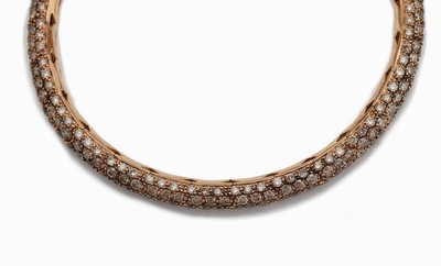 26917474a - 18 kt Gold Brillant-Armreif, GG/RoseG 750/000, rundum mit braunen Brillanten zus. ca. ...