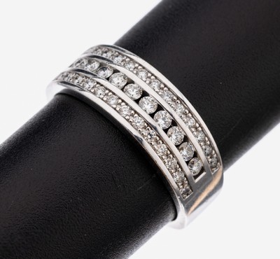 Image 14 kt Gold Brillant-Ring, WG 585/000, 36 Brillanten zus. ca. 0.50 ct Weiß/si, RW ...