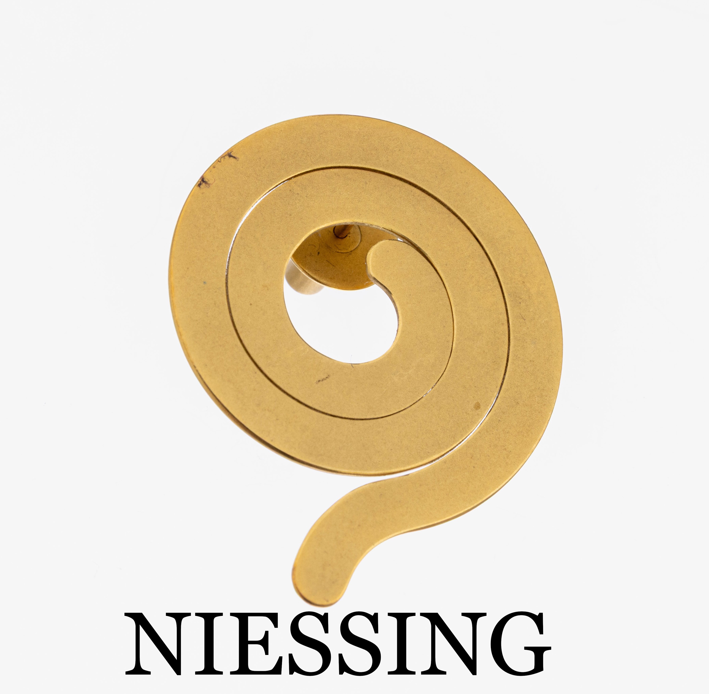18 kt Gold NIESSING Stickpin, GG 750/000, sat., außergewöhnliche Gestaltung, D. ca. 2.7 cm, ca. 5.6 g, sign.