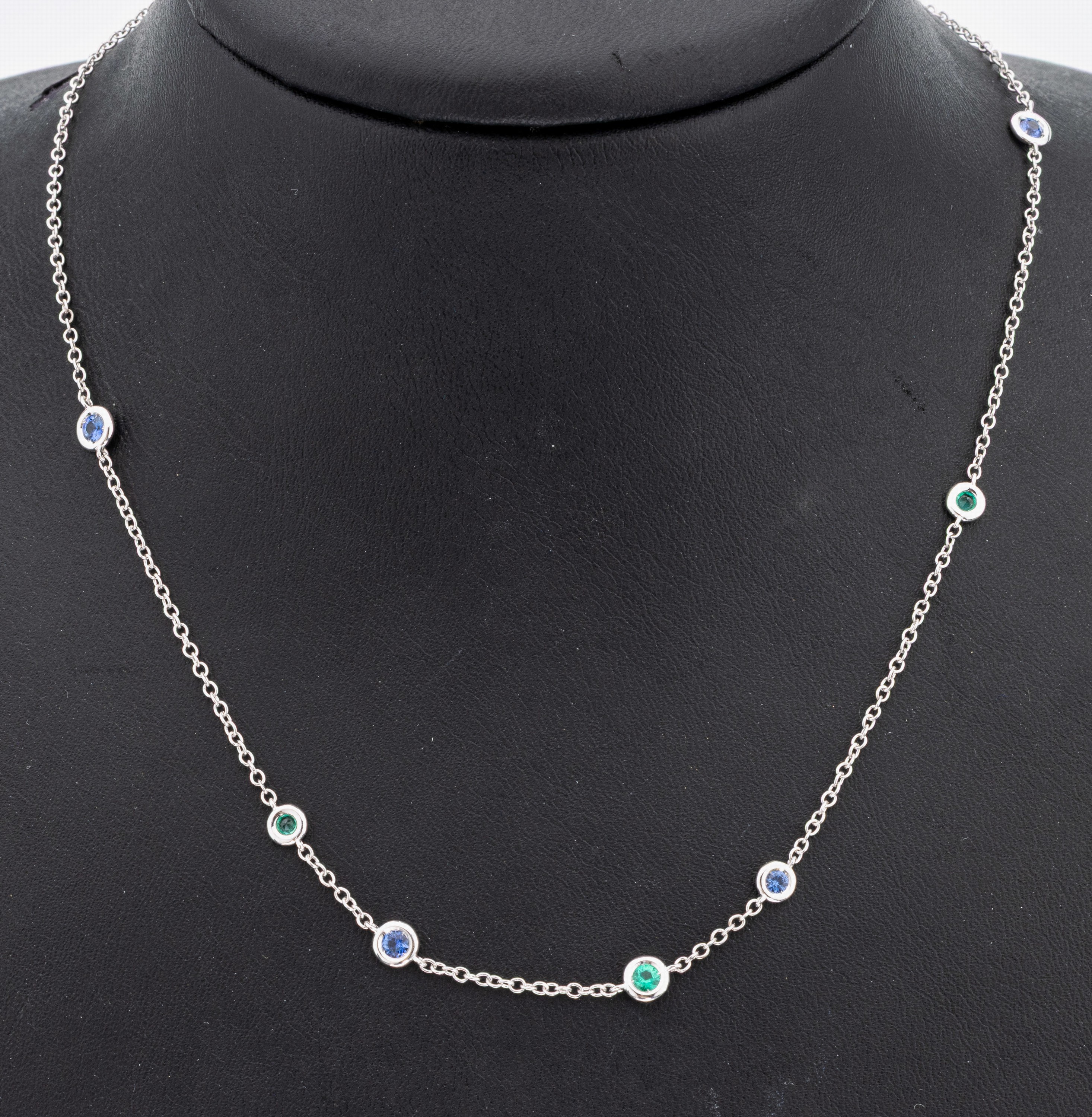 18 kt Gold Farbstein-Collier, WG 750/000, 9rundfacett. Saphire zus. ca. 0.30 ct, 7 rundfacett. Smaragde zus. ca. 0.30 ct, ca. 7.5g, L. ca. 88 cm