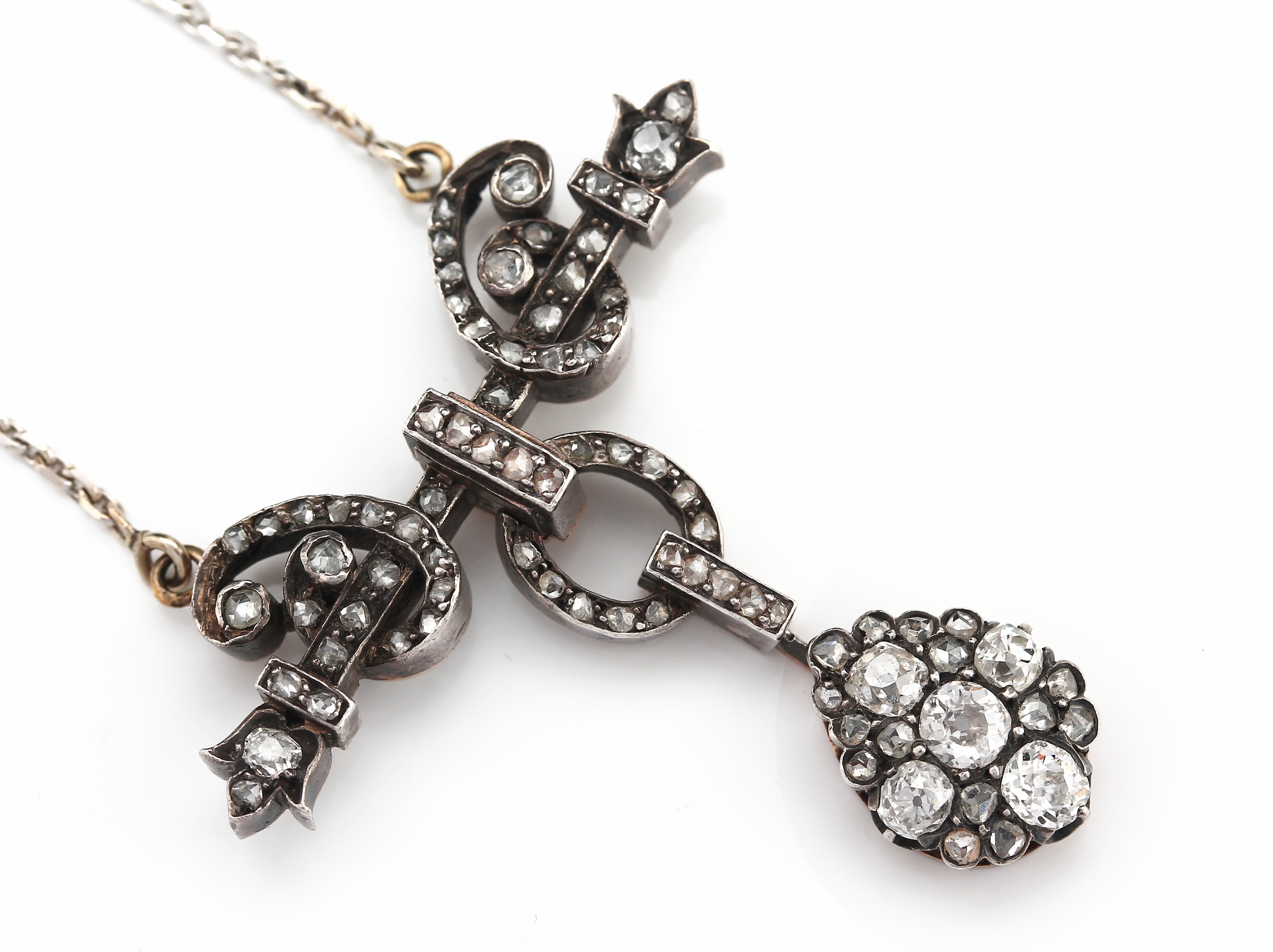 Detail b: 14 kt Gold Diamant-Collier, um 1880, GG 585/000, Schauseite zeittyp. in Silber gearbeitet, Diamantrosen zus. ca. 1.00 ct a- jour gefasst, Kette ...