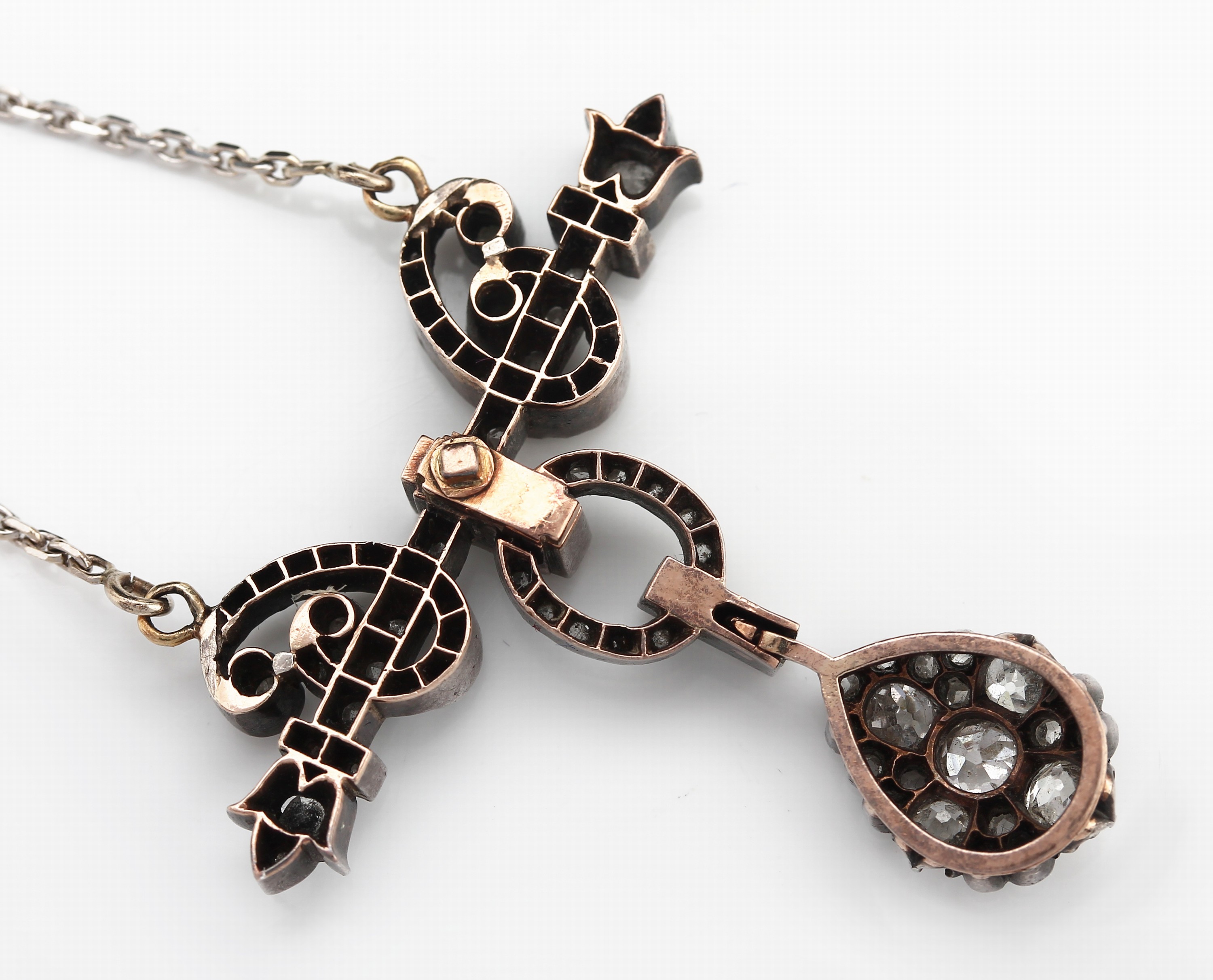 Detail c: 14 kt Gold Diamant-Collier, um 1880, GG 585/000, Schauseite zeittyp. in Silber gearbeitet, Diamantrosen zus. ca. 1.00 ct a- jour gefasst, Kette ...