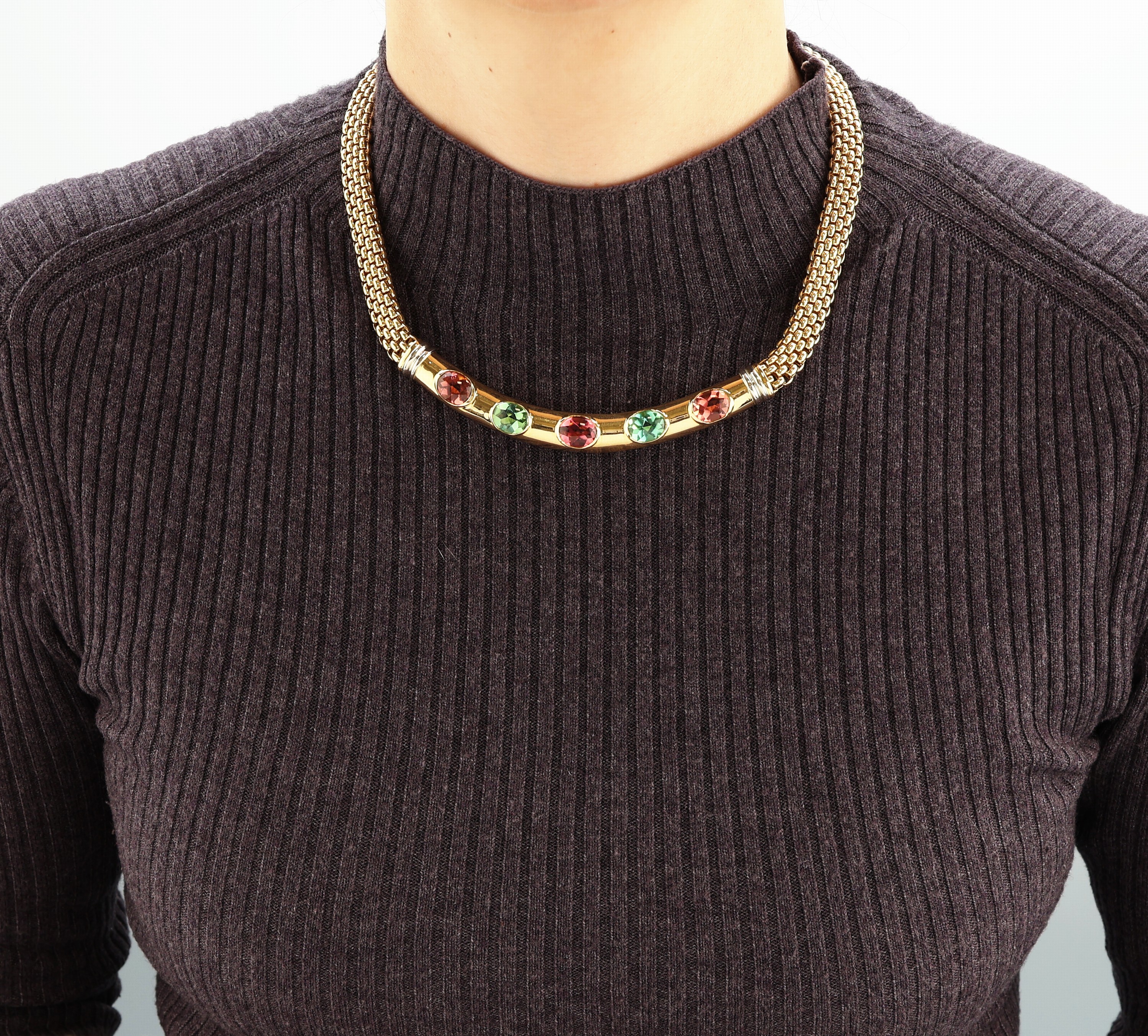 Detail d: 18 kt Gold FOPE Turmalin-Collier, GG/WG 750/000, 5 ovalfacett. Turmaline-Cabochons im Buff-Topp-Schliff (3 x Rubellit, 1 x Verdelithzus. ca. 20.00 ...