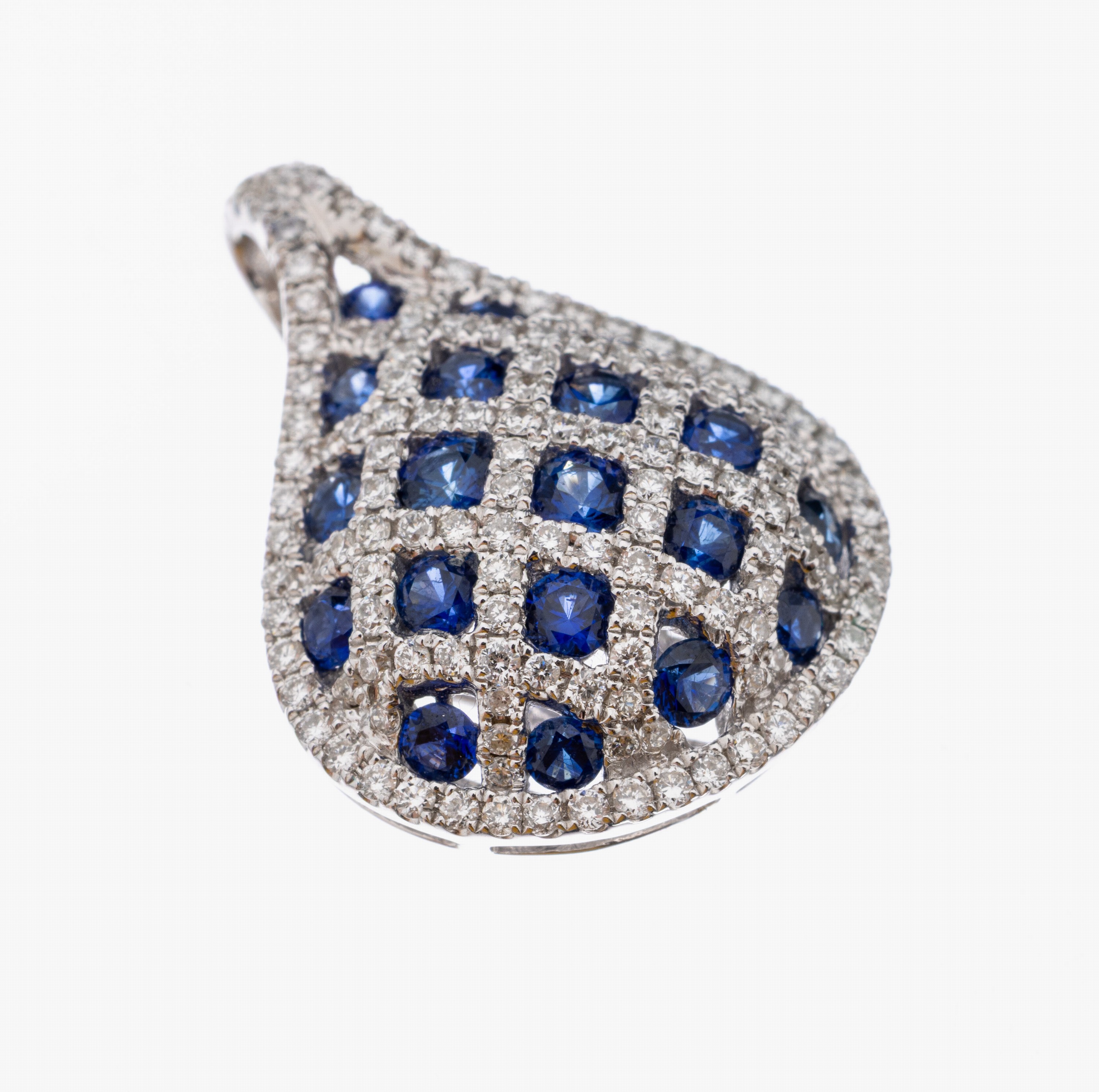 18 kt Gold Brillant-Saphir-Anhänger, WG 750/000, Brillanten zus. ca. 0.60 ct Weiß/si, rundfacett. Saphire zus. ca. 1.05 ct, L. ca. 2.8 cm, ca. 4.7 ...