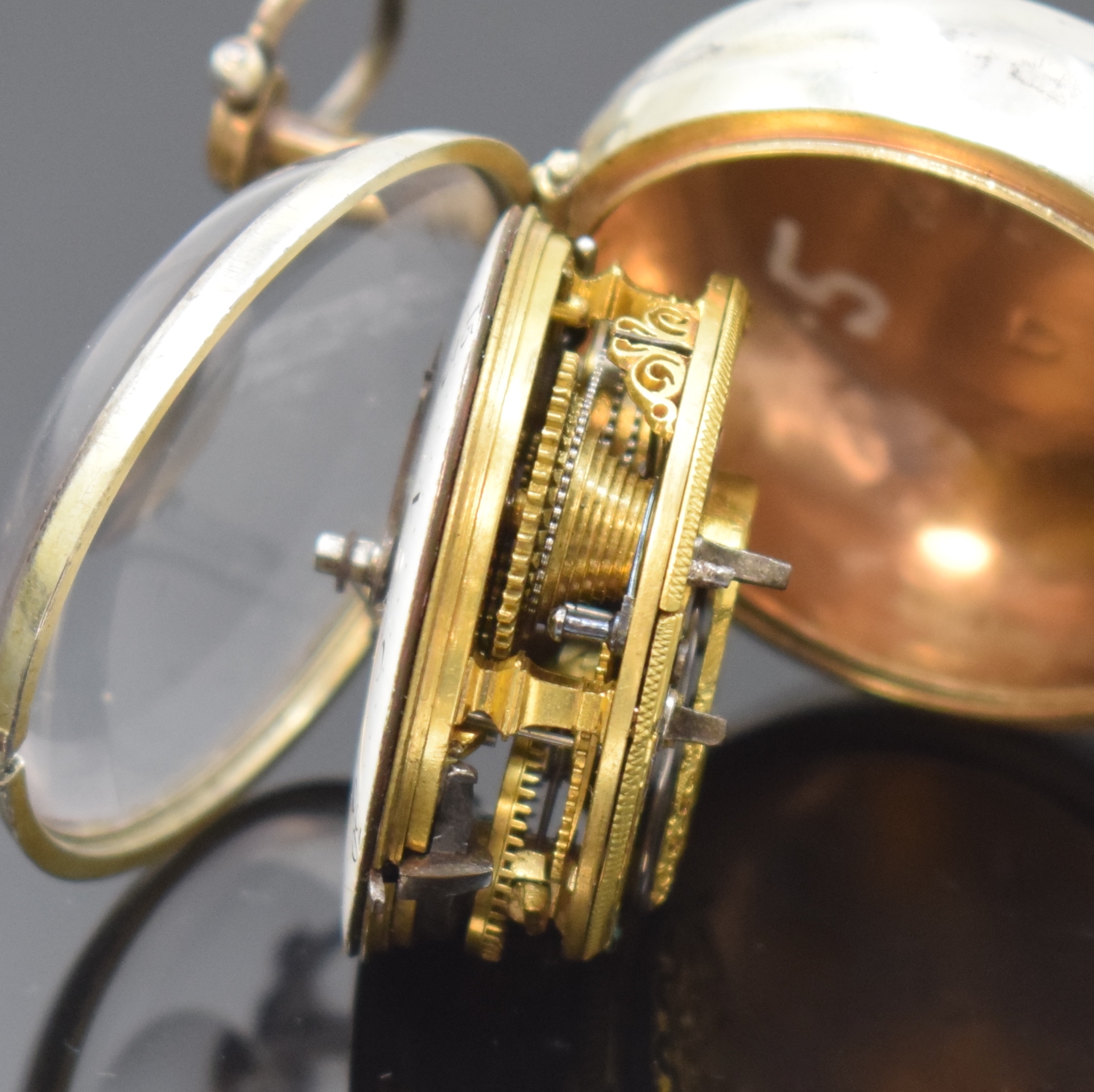 Detail f: JAMES ELLISON Silber Spindeltaschenuhr, London lt. Hallmark 1766, Übergeh. m. Schildpatt dell., riss. Emailzifferbl. später, arab. Zahlen, gebl. ...